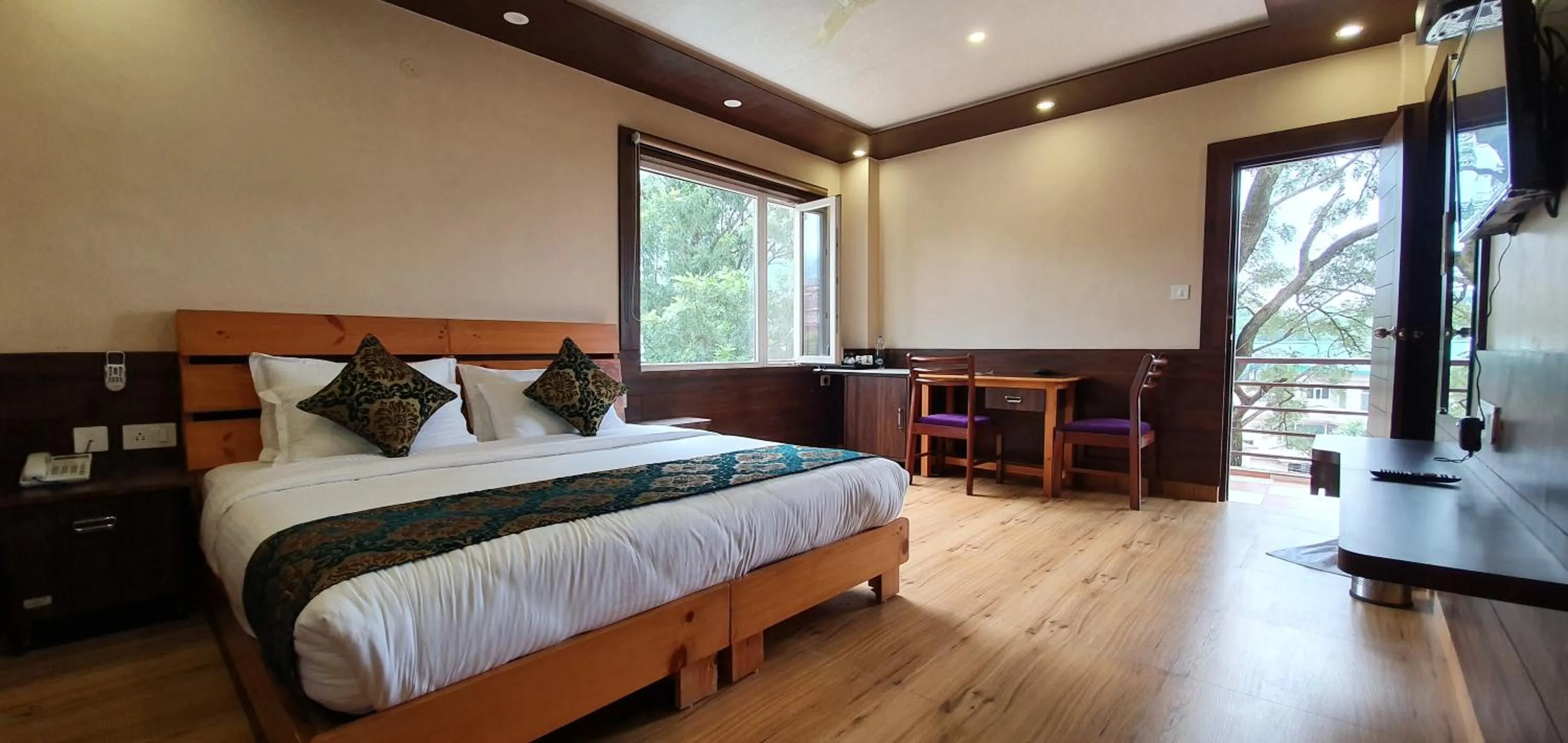 Photo of the whole room, Bed in Hotel Buddha House Himalayan Brothers