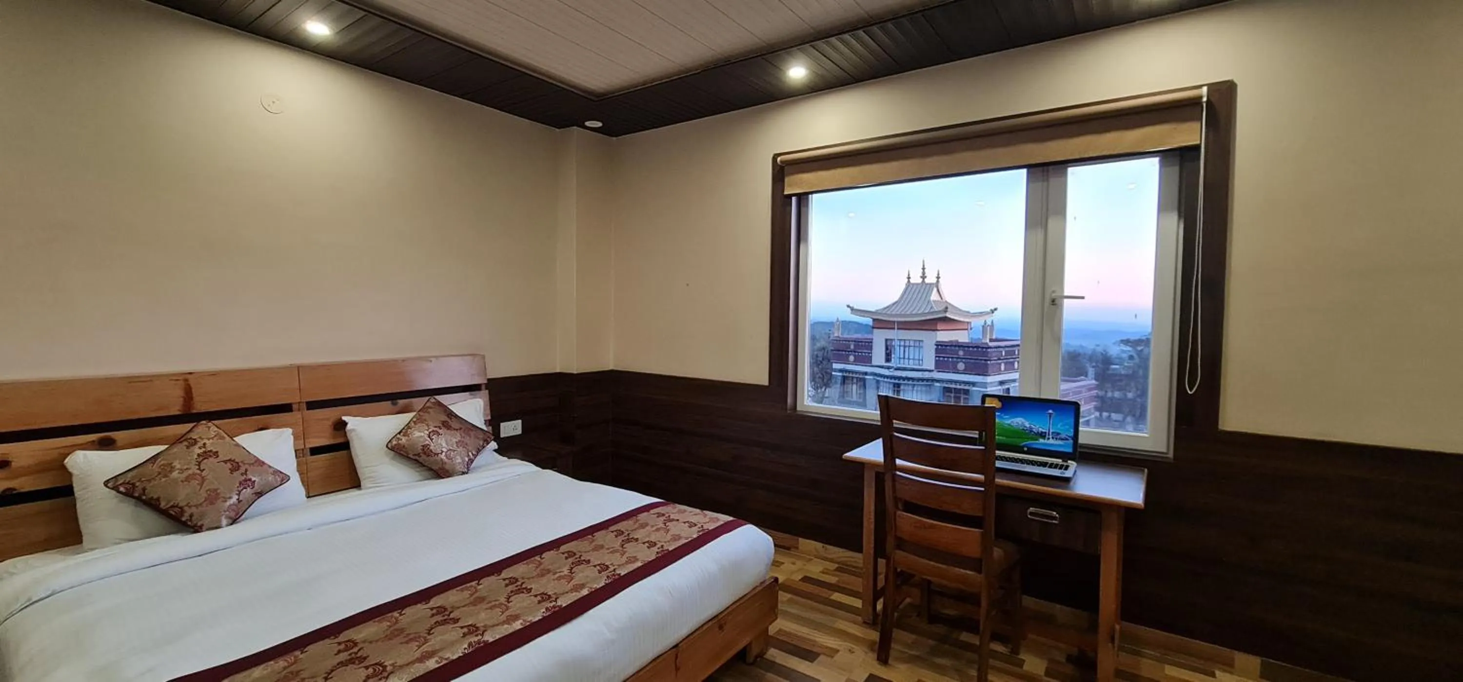 Bed in Hotel Buddha House Himalayan Brothers