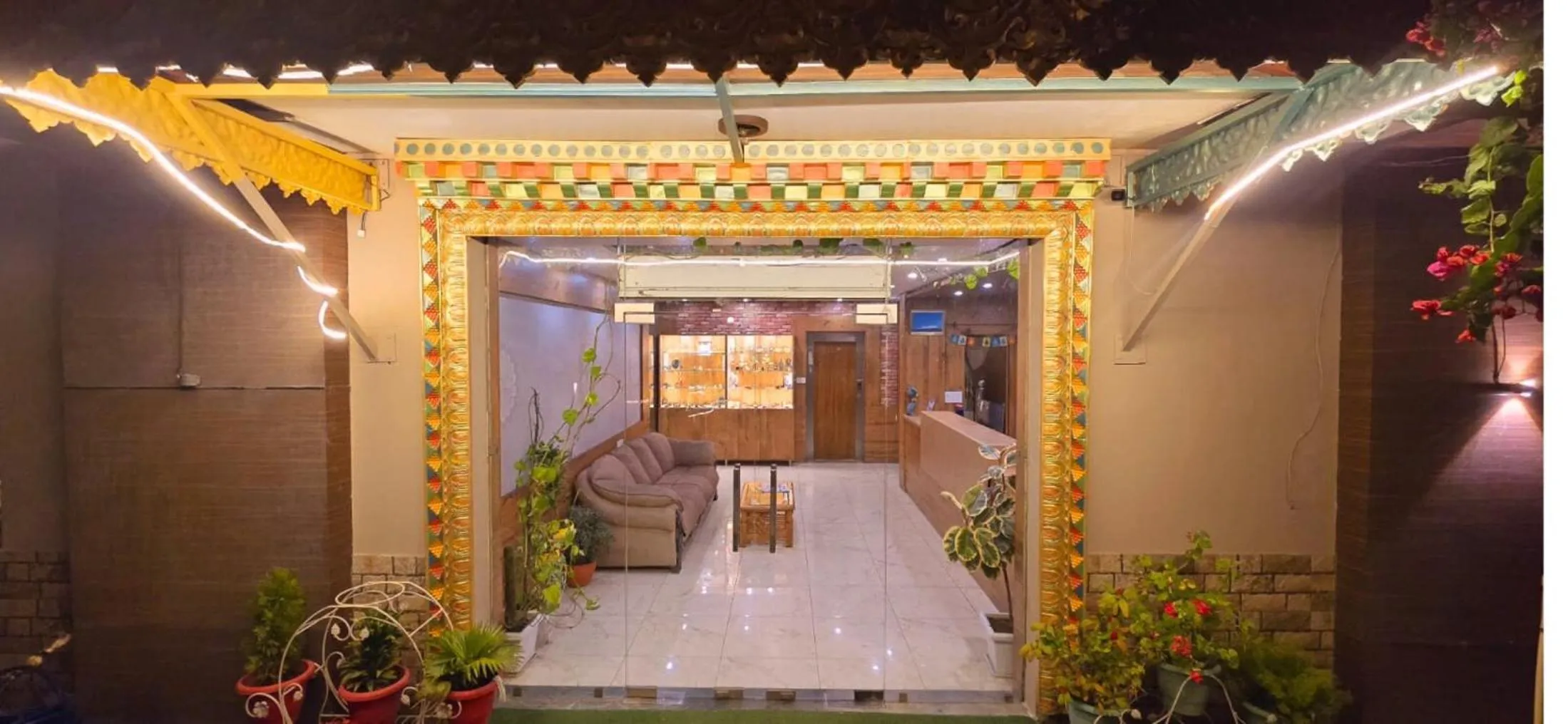 Restaurant/places to eat in Hotel Buddha House Himalayan Brothers