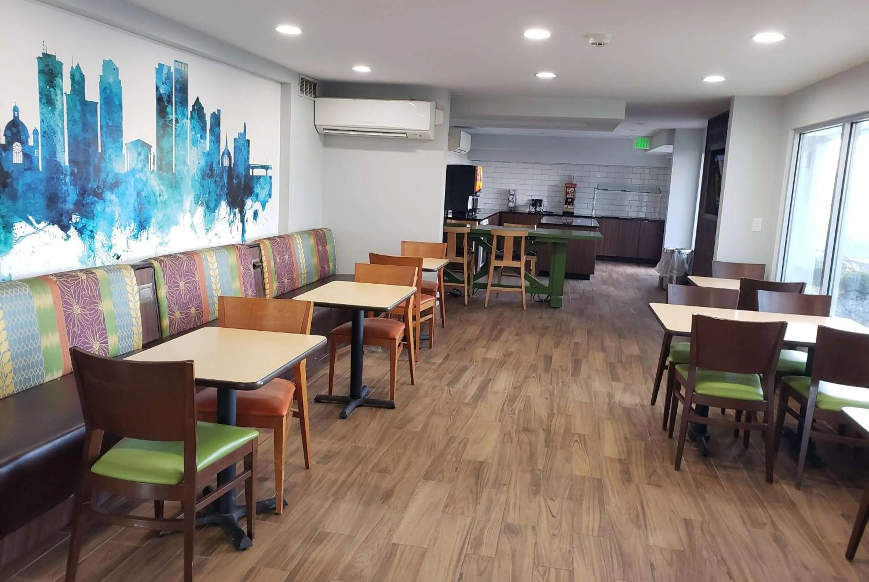 Lobby or reception in Wingate by Wyndham Dayton North