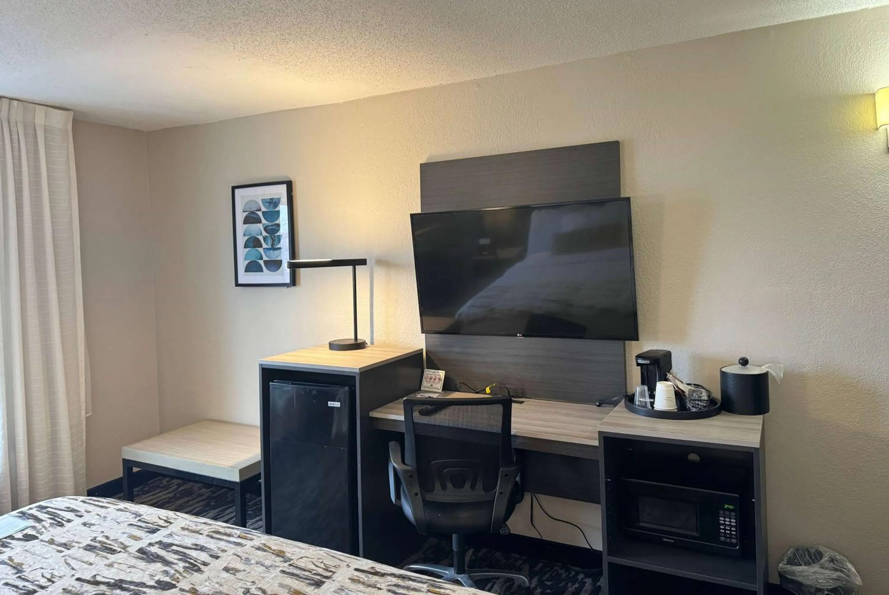 Photo of the whole room, Bed in Wingate by Wyndham Dayton North