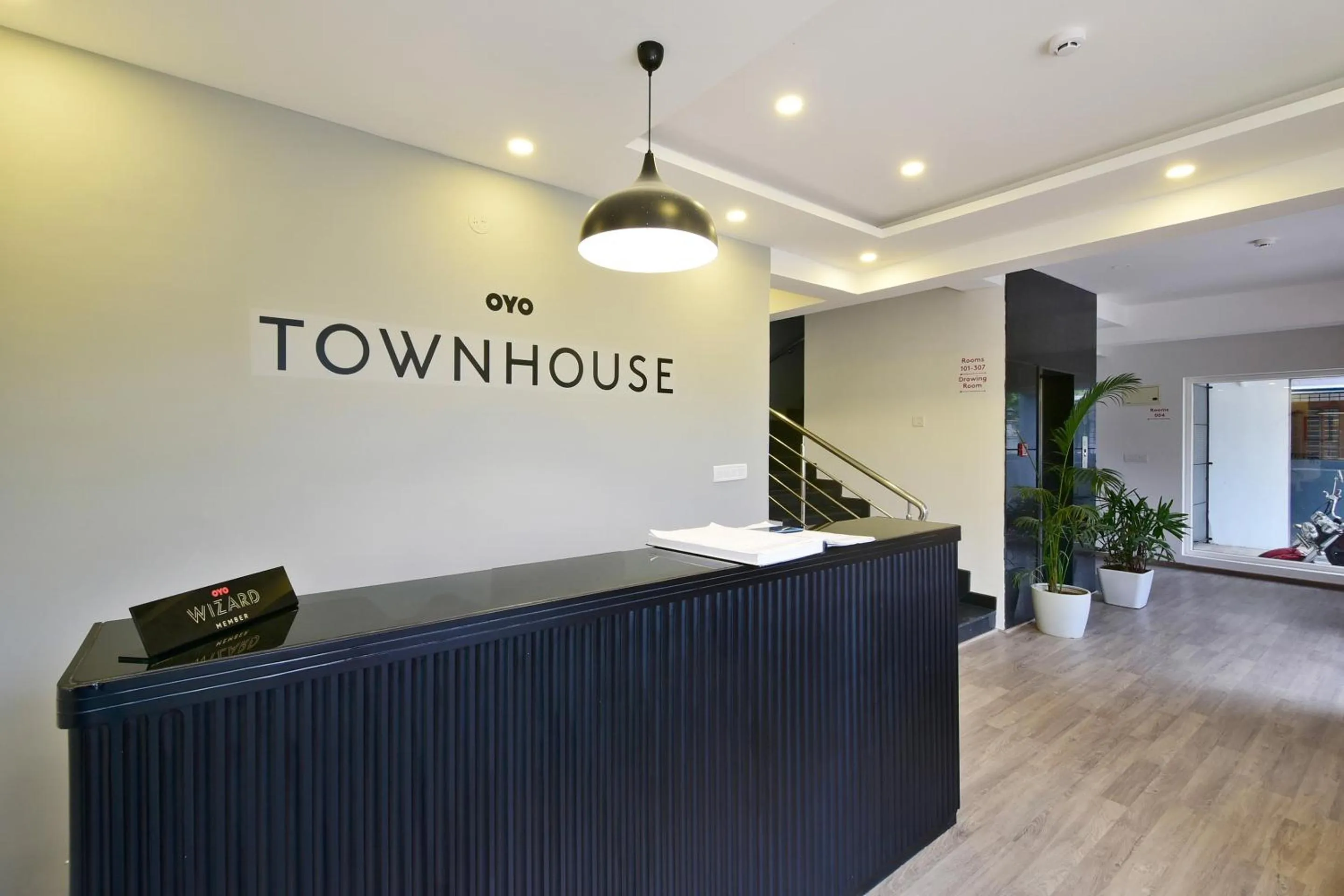 Lobby or reception in Townhouse Airport Road