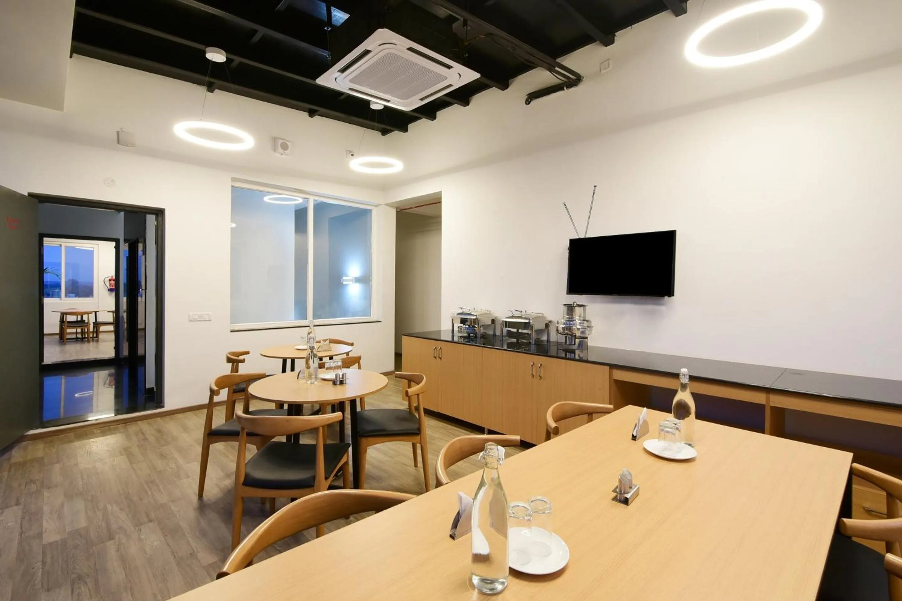 Restaurant/places to eat in Townhouse Airport Road