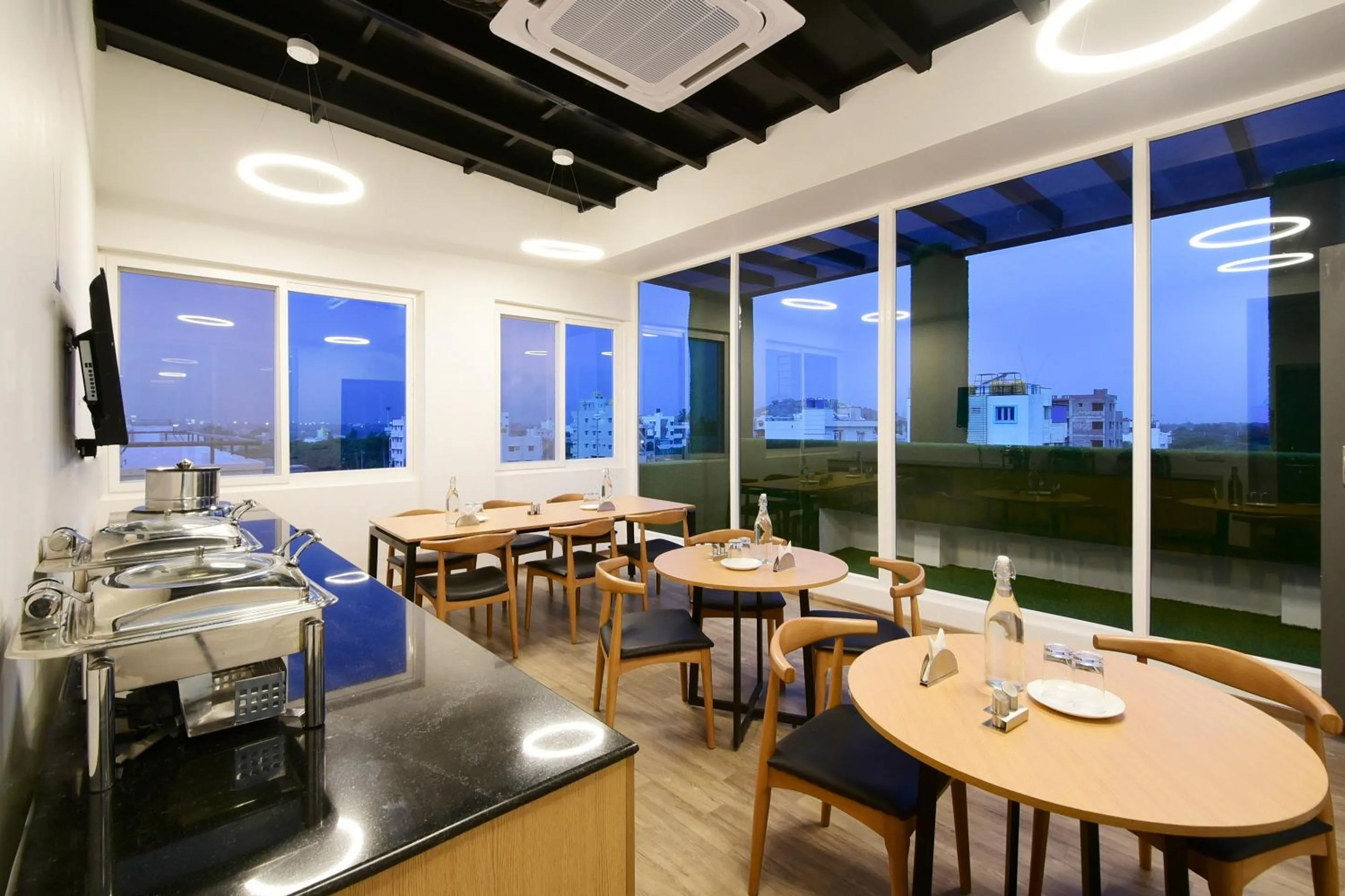 Restaurant/places to eat in Townhouse Airport Road