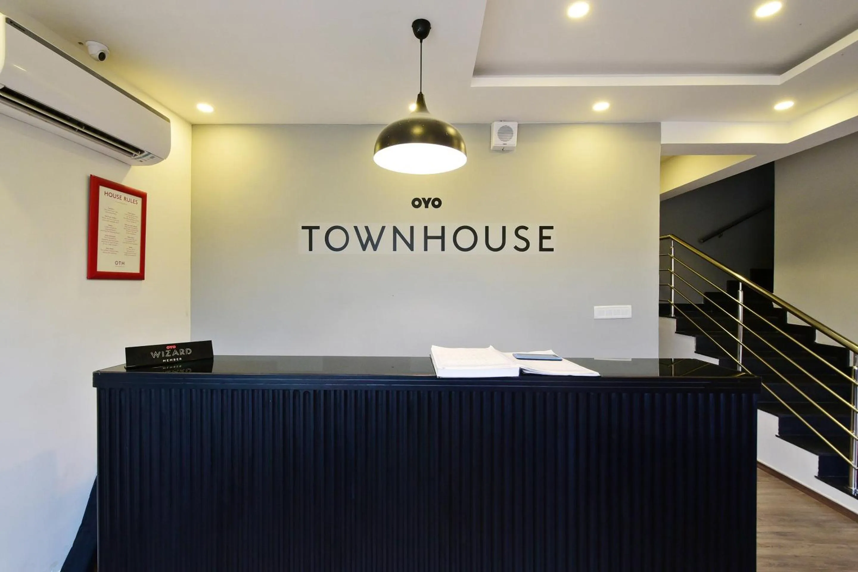 Lobby or reception in Townhouse Airport Road