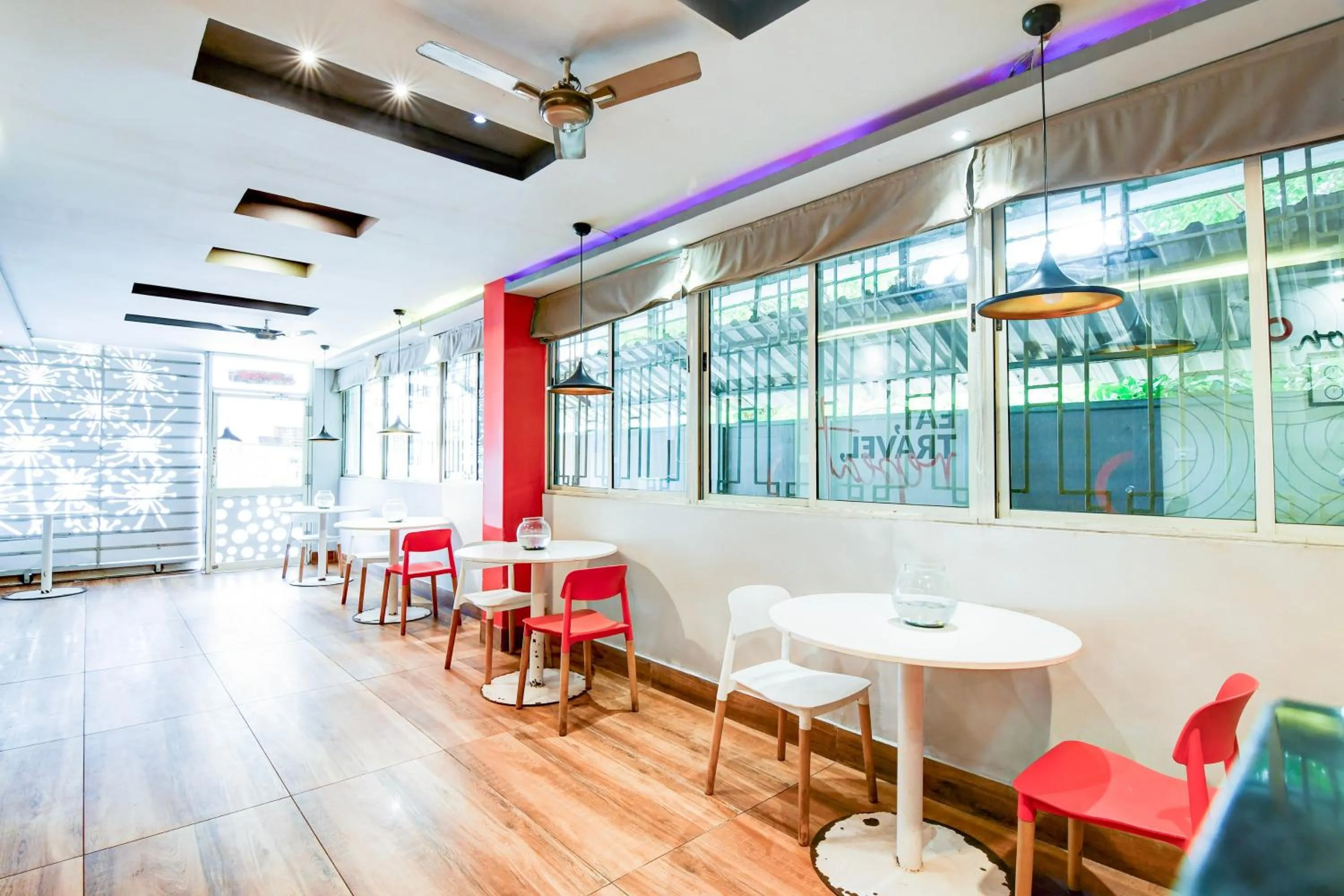 Restaurant/places to eat in Super Townhouse Chandrasekharpur