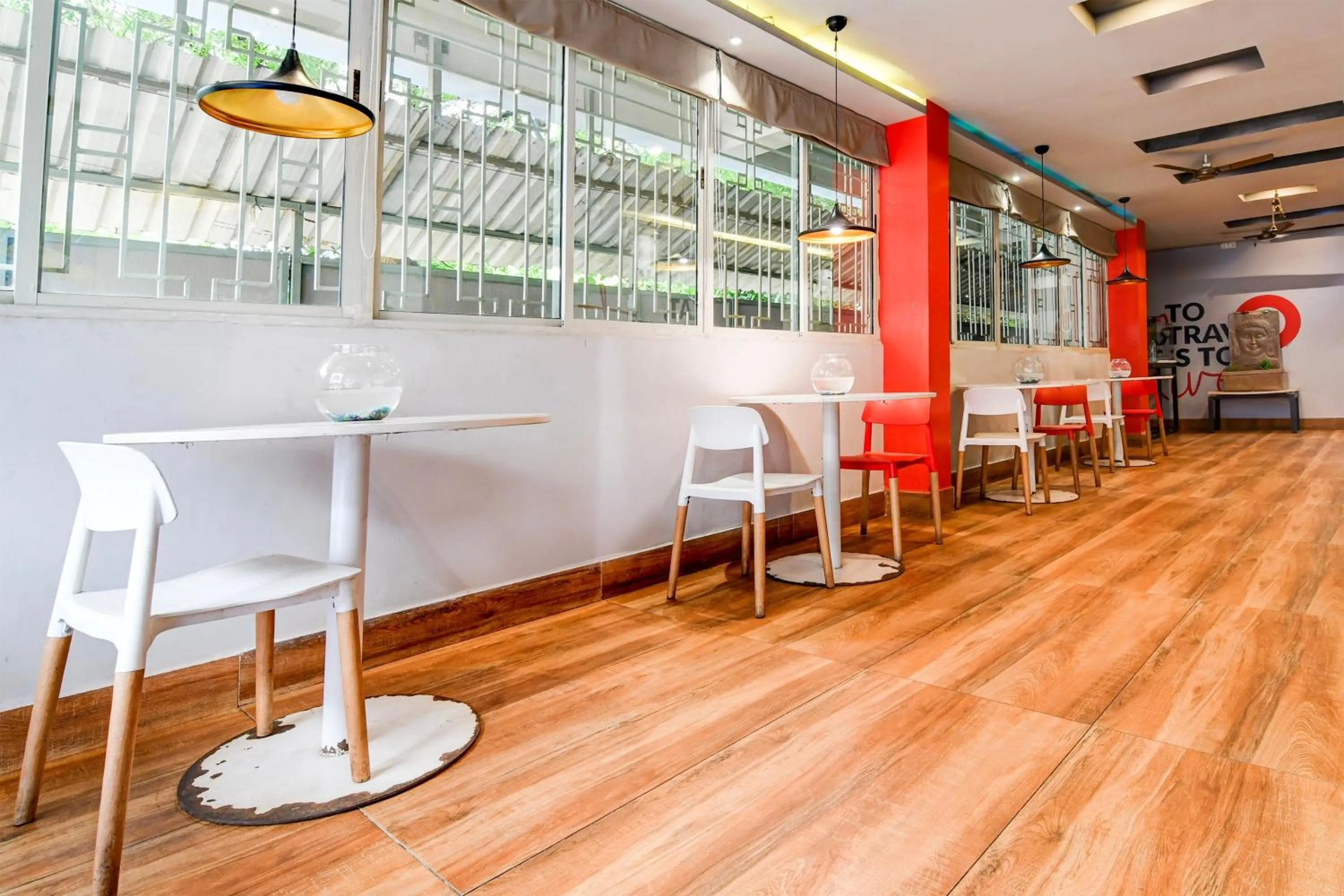 Restaurant/places to eat in Super Townhouse Chandrasekharpur