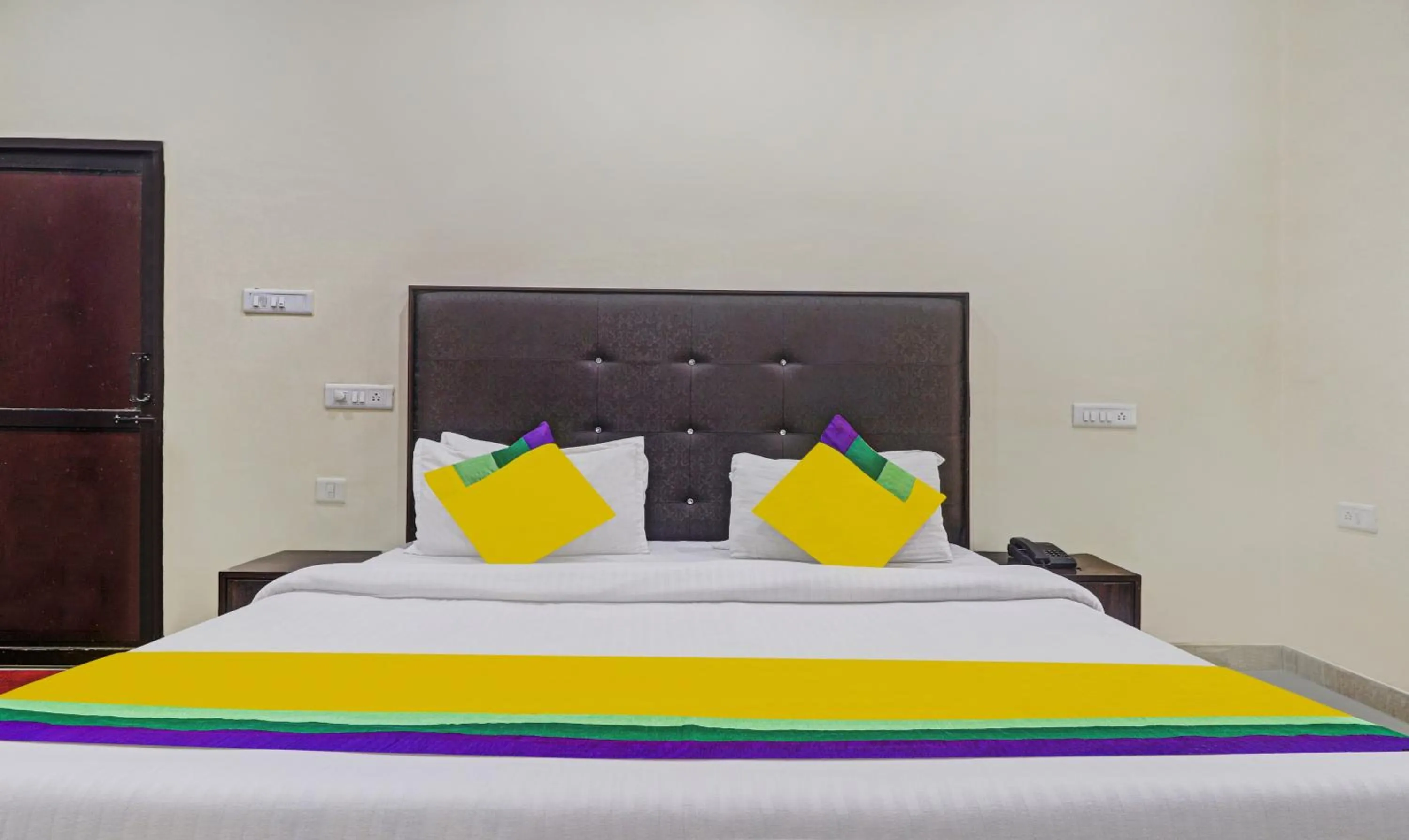 Bedroom, Bed in Hotel Albie Stay Inn