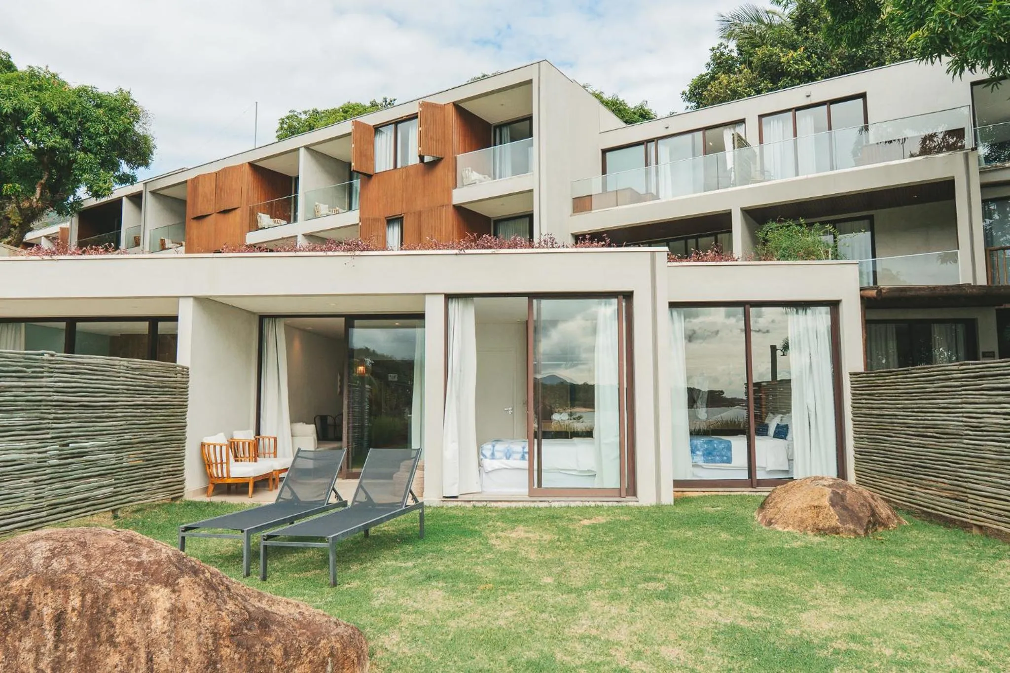Facade/entrance in Casa Di Sirena Ilhabela