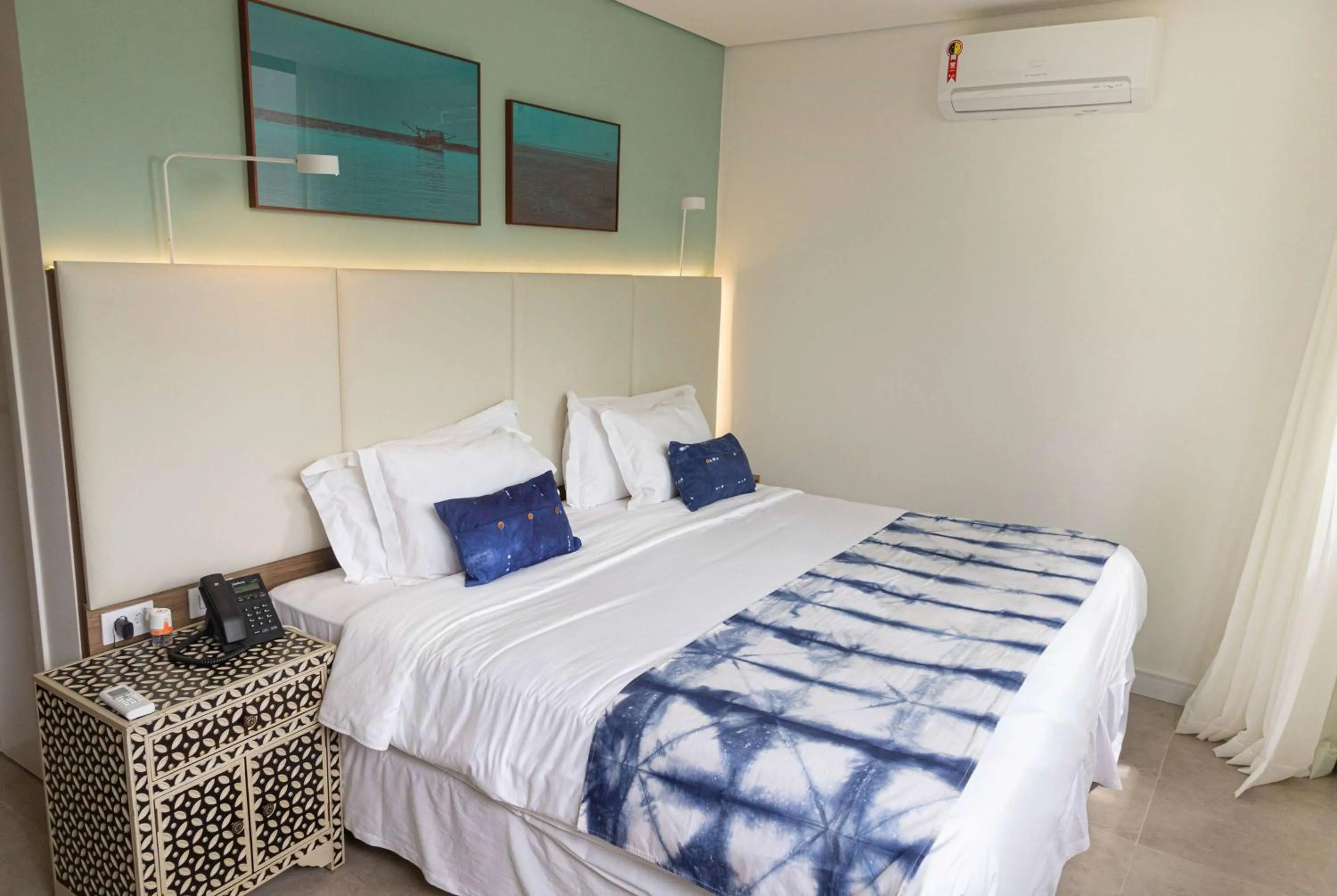 Photo of the whole room, Bed in Casa Di Sirena Ilhabela