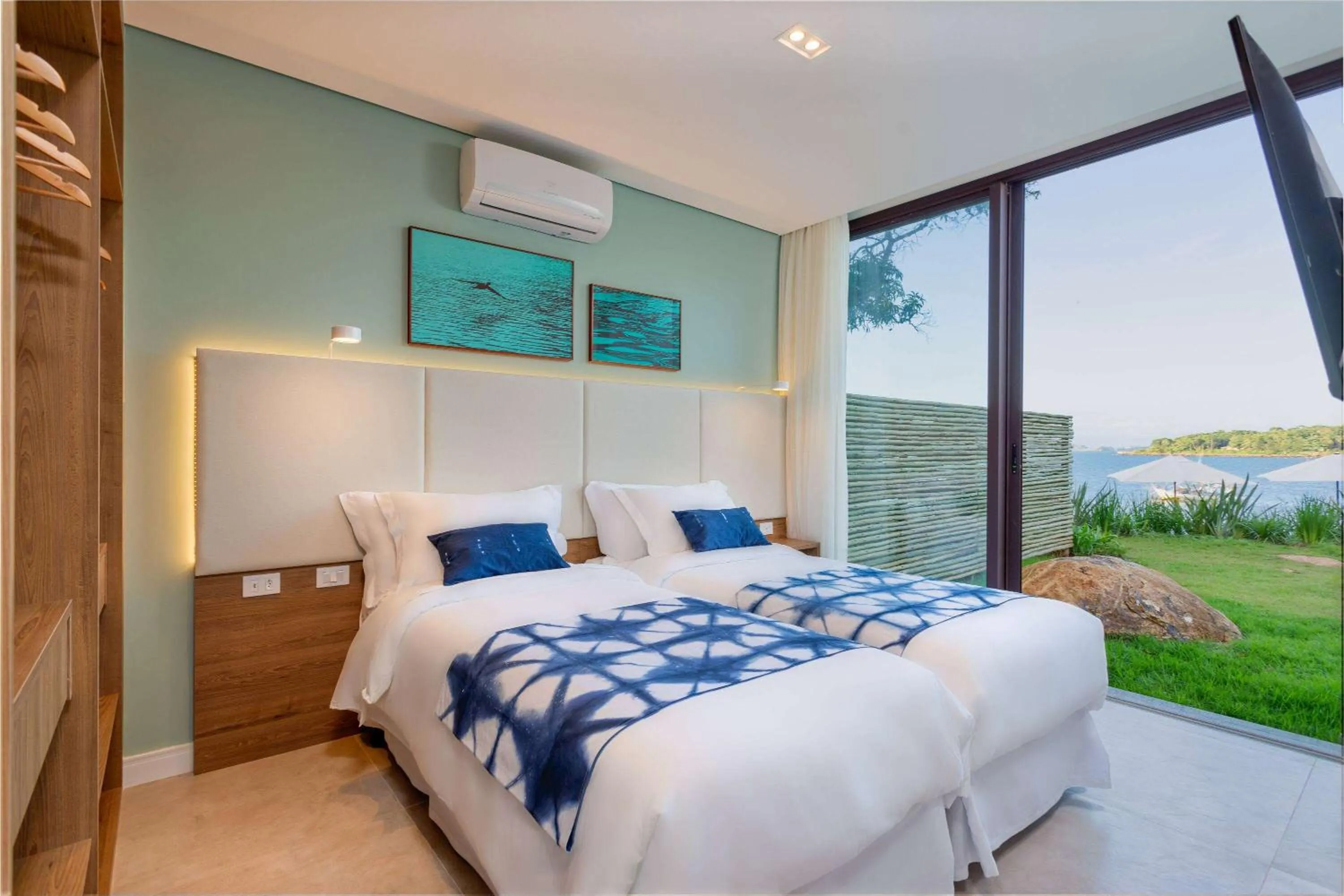 Photo of the whole room, Bed in Casa Di Sirena Ilhabela