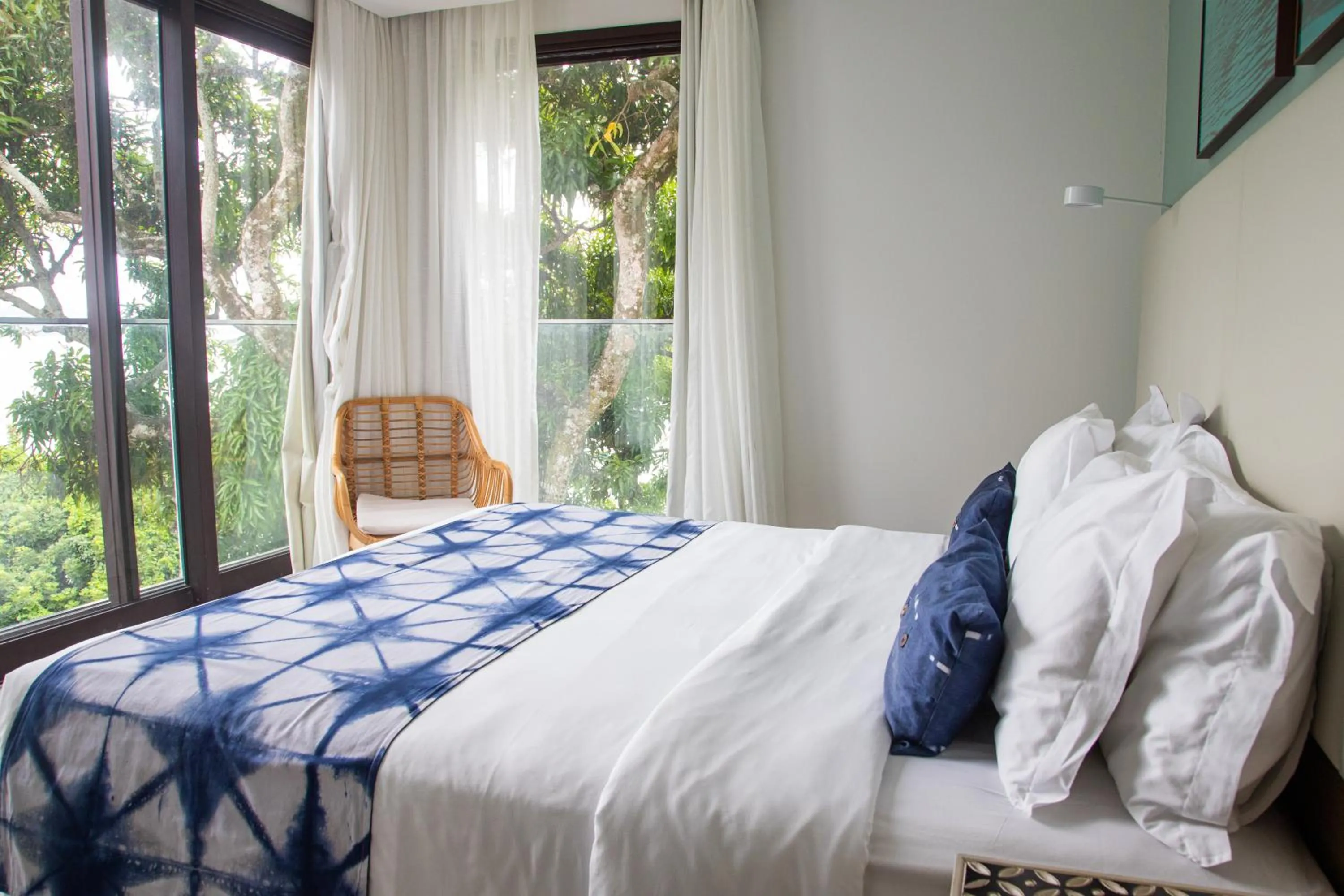 View (from property/room), Bed in Casa Di Sirena Ilhabela