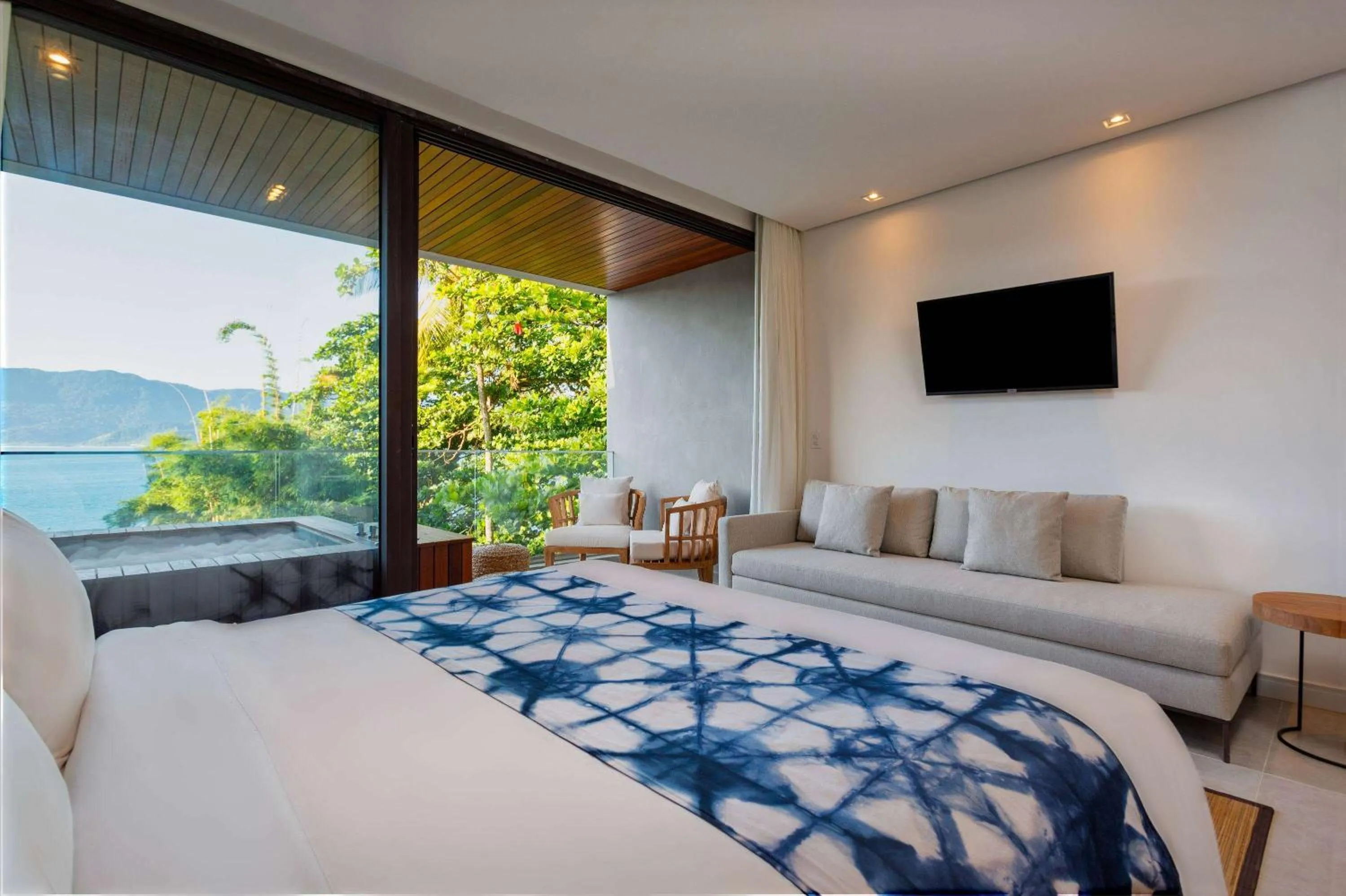 Photo of the whole room, Bed in Casa Di Sirena Ilhabela