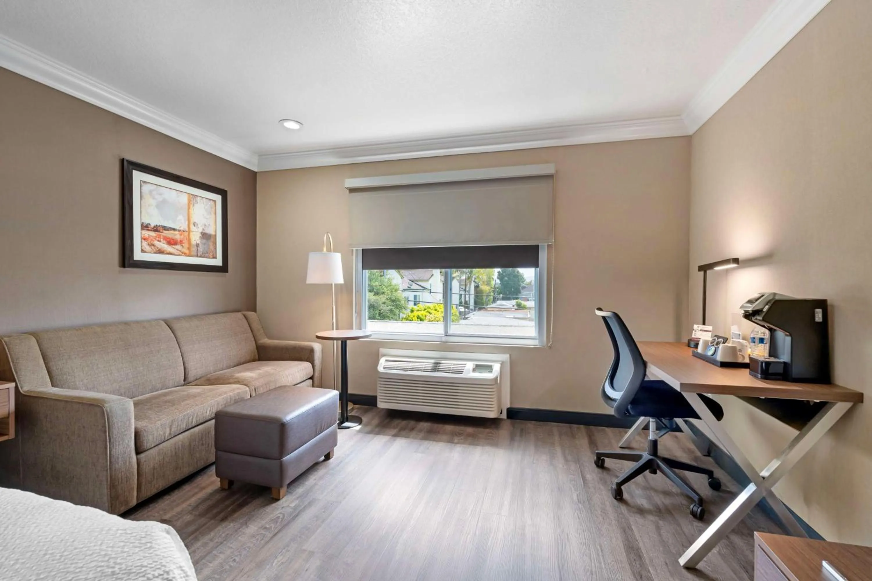 Bedroom in Best Western Plus Newport Mesa Inn