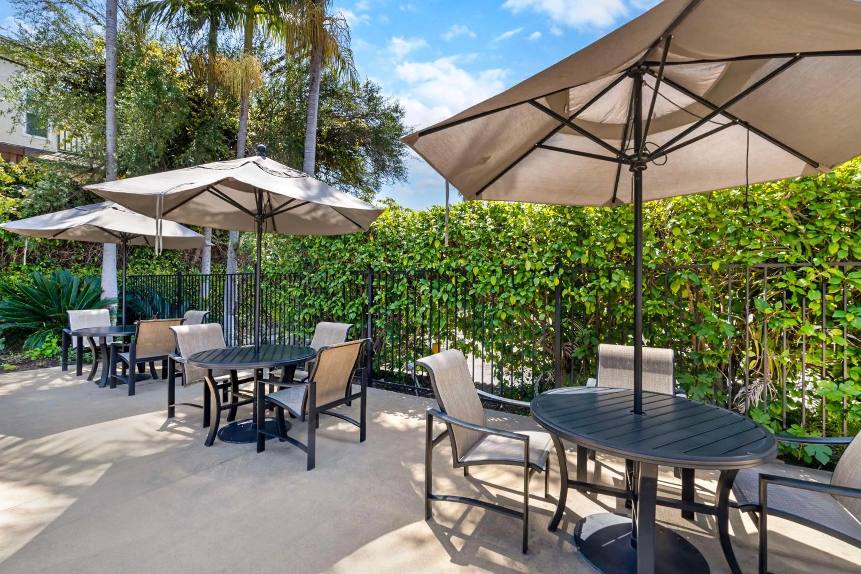 Property building in Best Western Plus Newport Mesa Inn