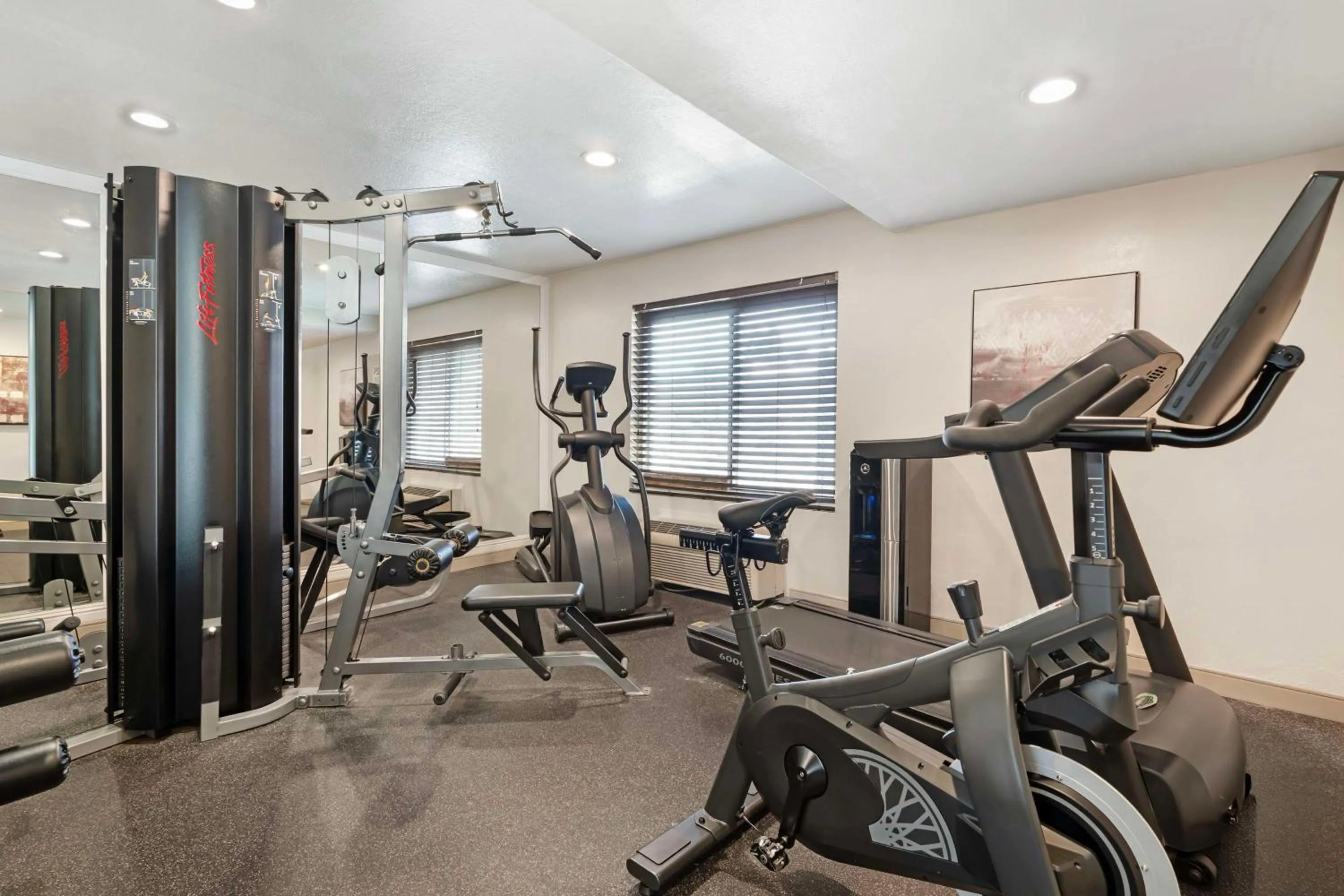 Fitness centre/facilities in Best Western Plus Newport Mesa Inn