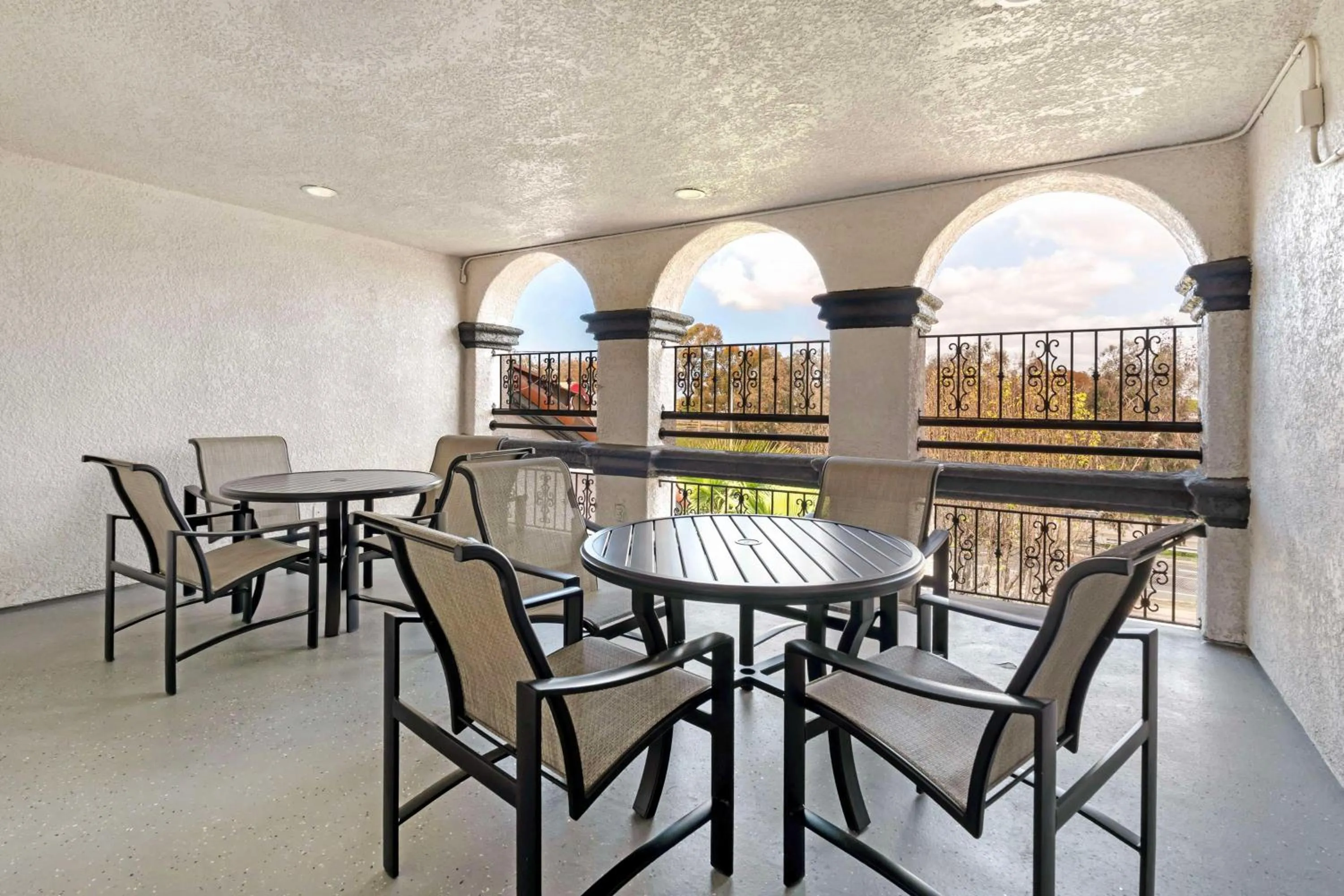 Bedroom in Best Western Plus Newport Mesa Inn