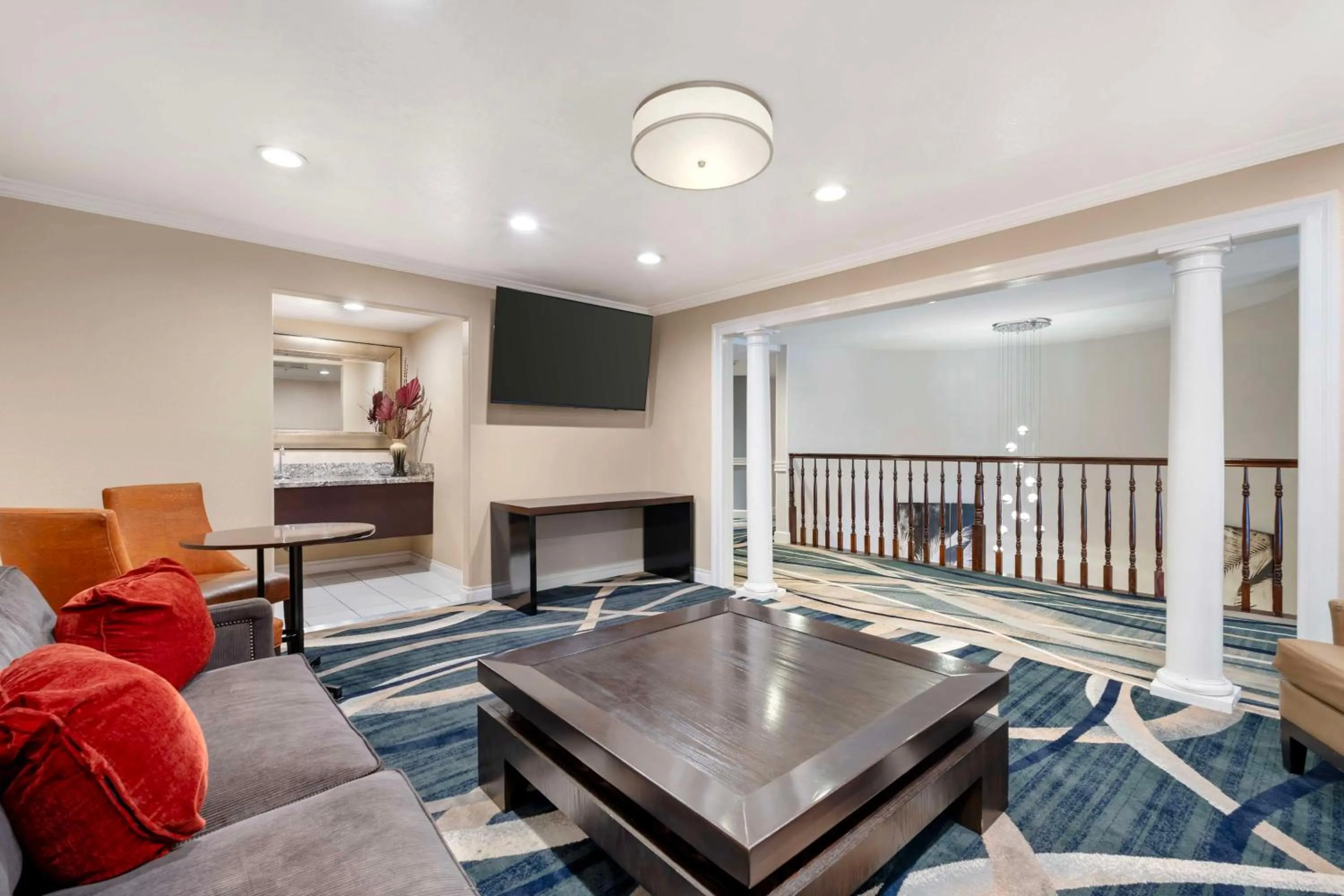 Property building in Best Western Plus Newport Mesa Inn