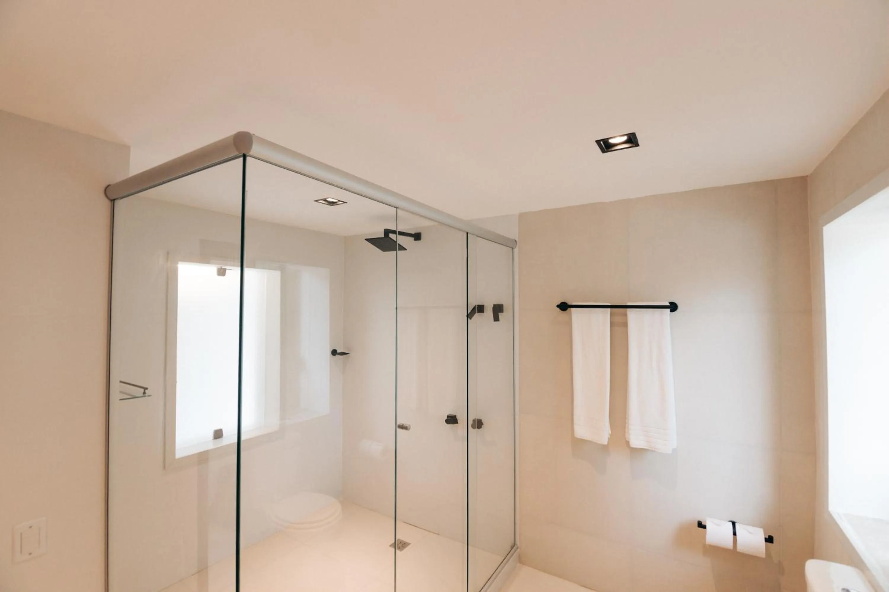 Shower in Angra Boutique Hotel