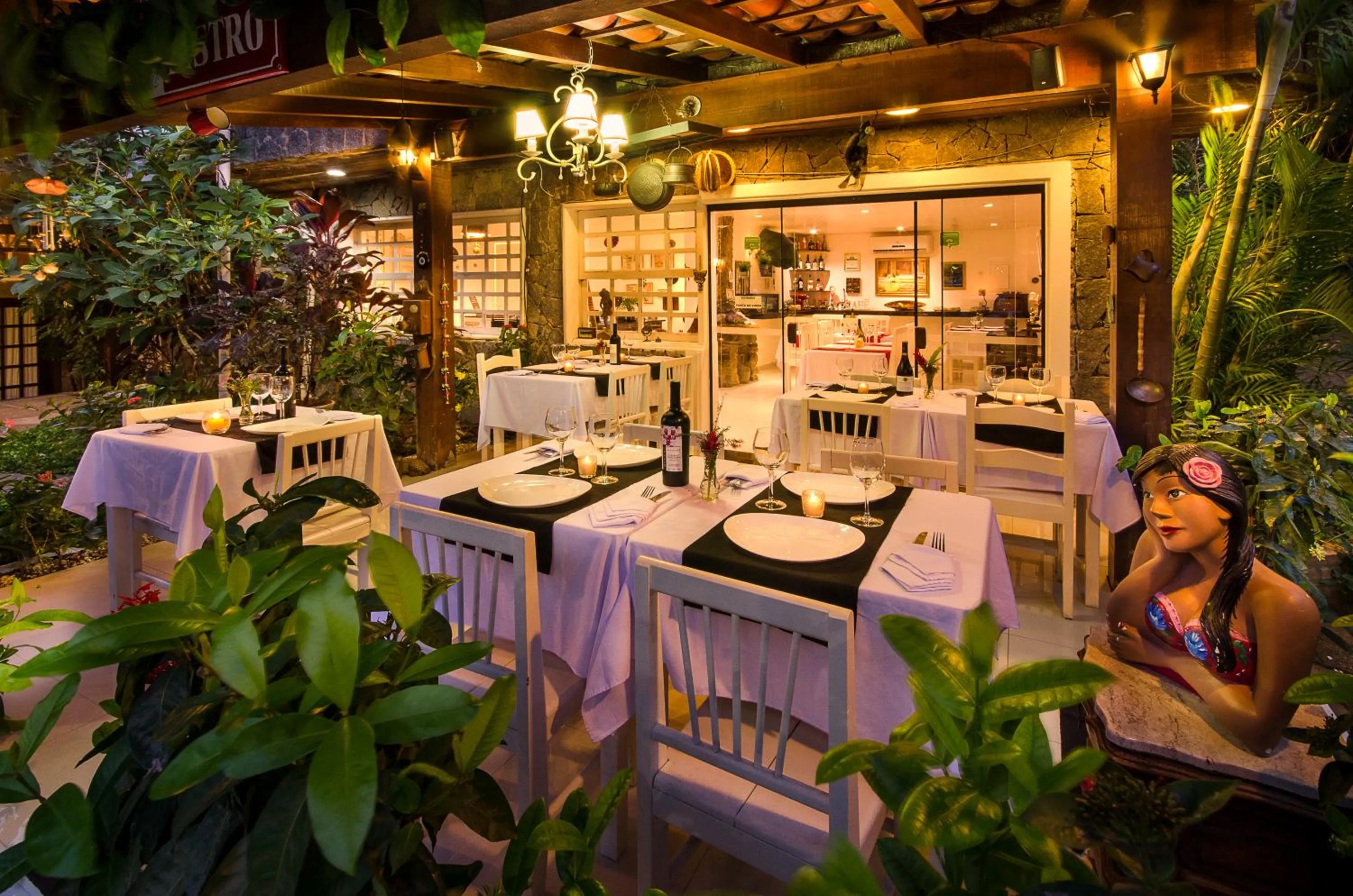 Restaurant/places to eat in Angra Boutique Hotel