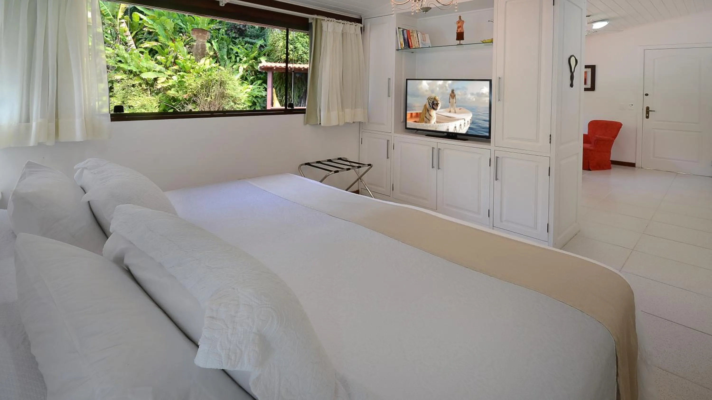 Photo of the whole room, Bed in Angra Boutique Hotel