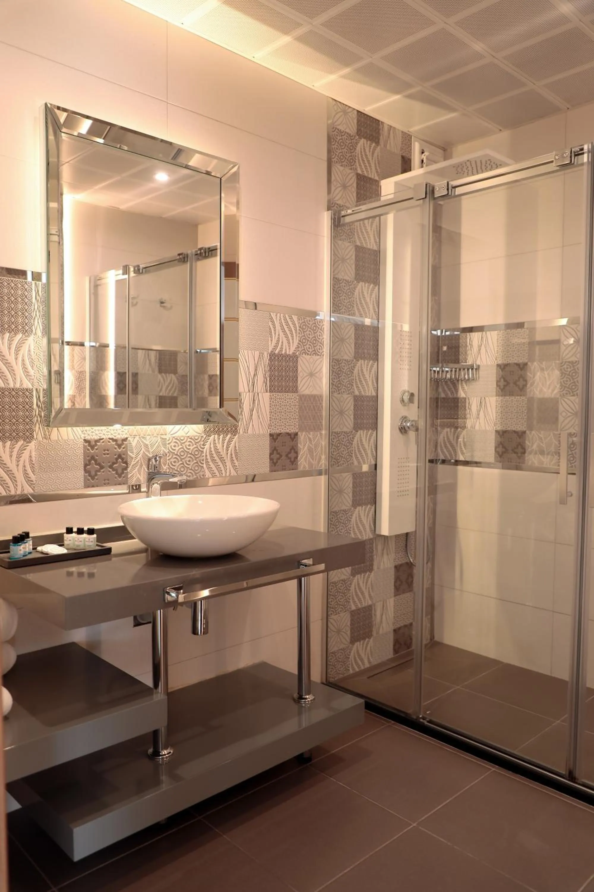 Shower in Avrasya Port Hotel