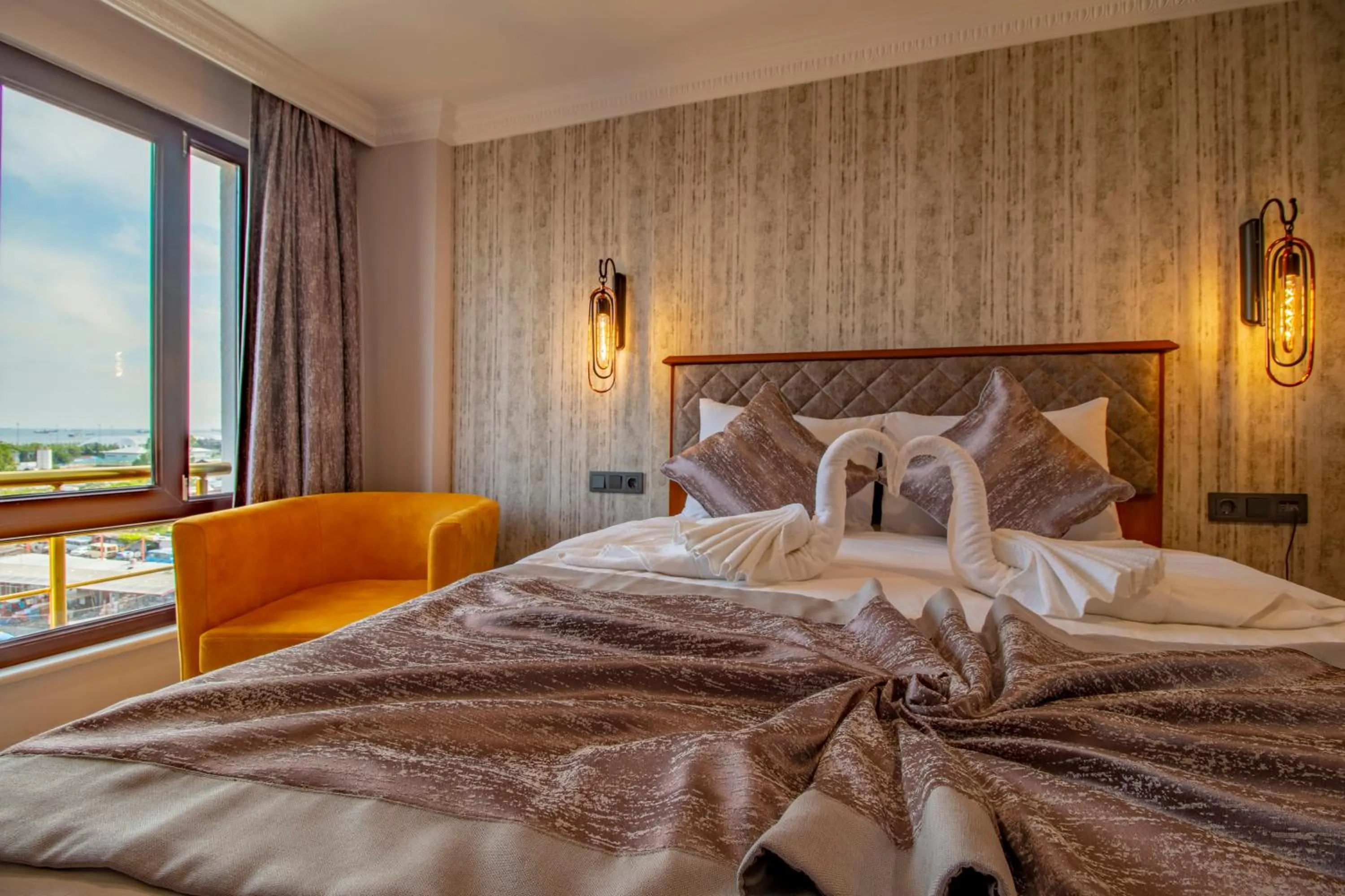 Bed in Avrasya Port Hotel