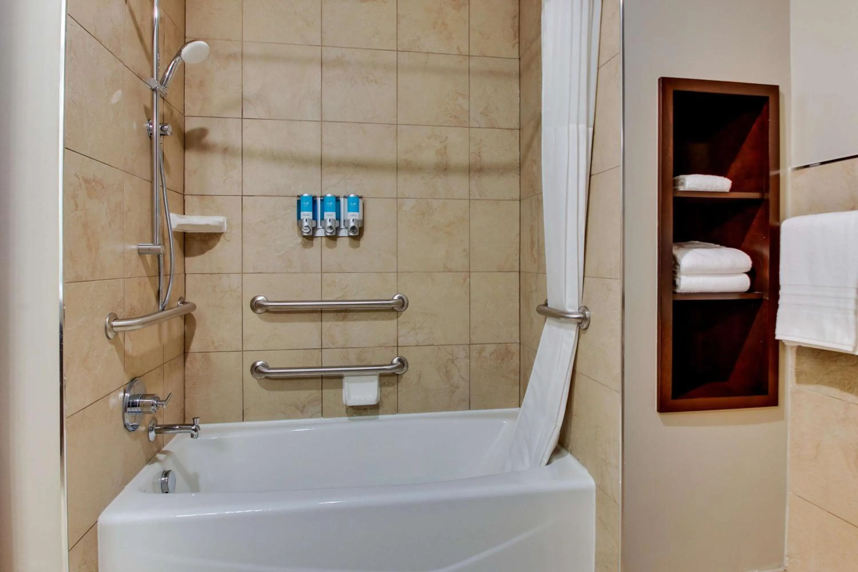 Bathroom in Drury Plaza Hotel Dallas Richardson