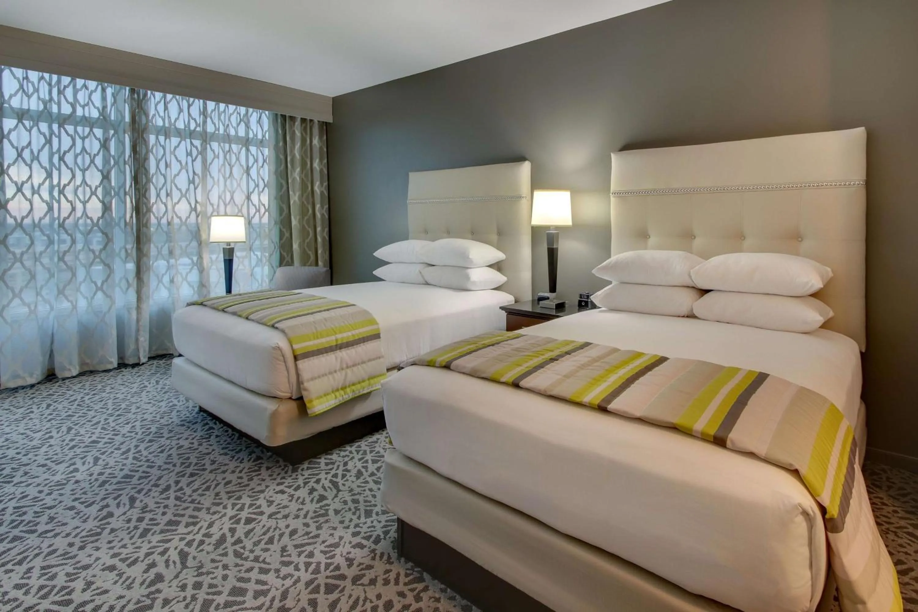 Photo of the whole room, Bed in Drury Plaza Hotel Dallas Richardson