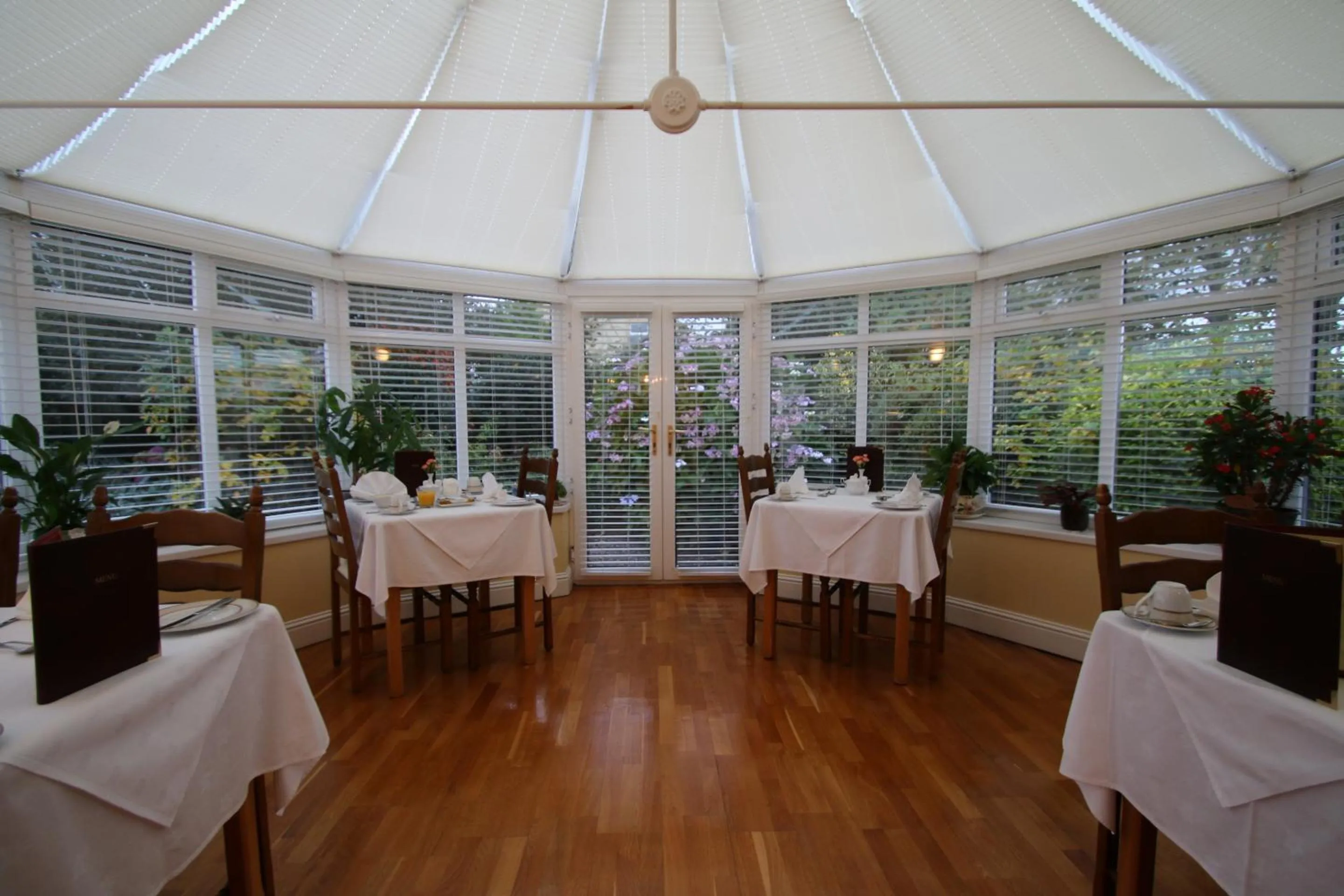 Dining area in Brook Manor Lodge
