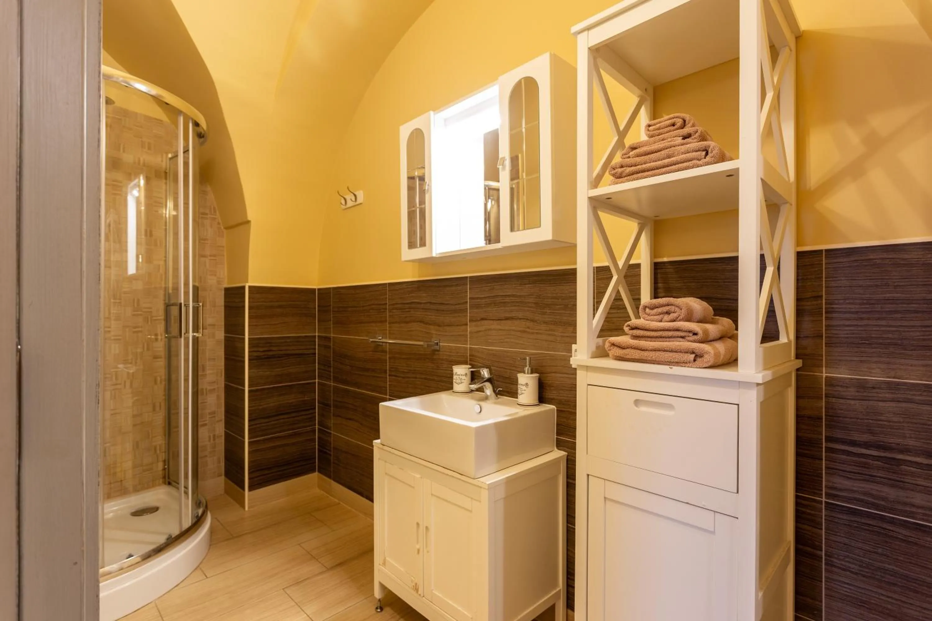 Shower in Patrick's Pub