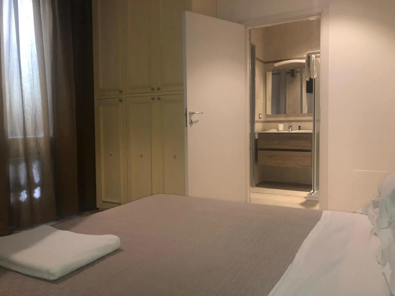 Bathroom, Bed in Mitodea - Residenza d'Epoca