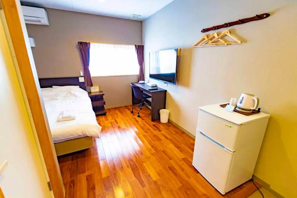 Photo of the whole room, Bed in Beach Resort Hotel Kalakaua