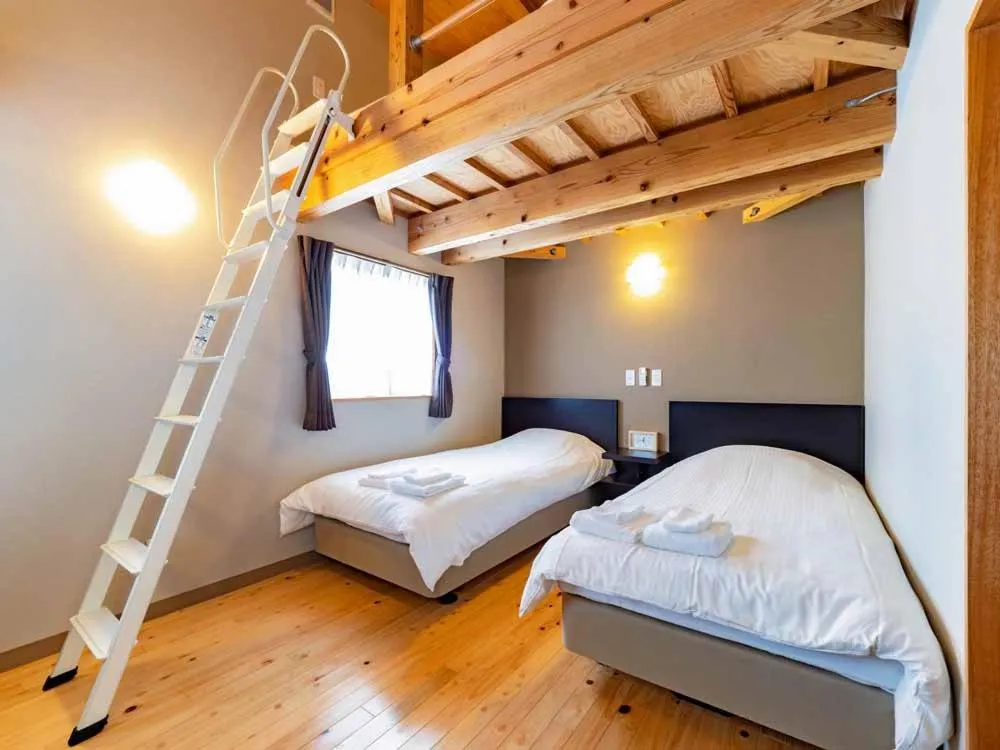 Living room, Bed in Beach Resort Hotel Kalakaua