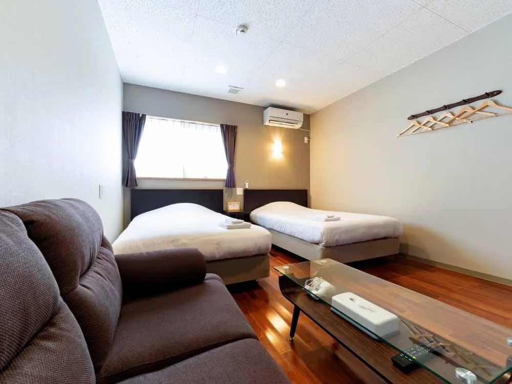 Living room, Bed in Beach Resort Hotel Kalakaua