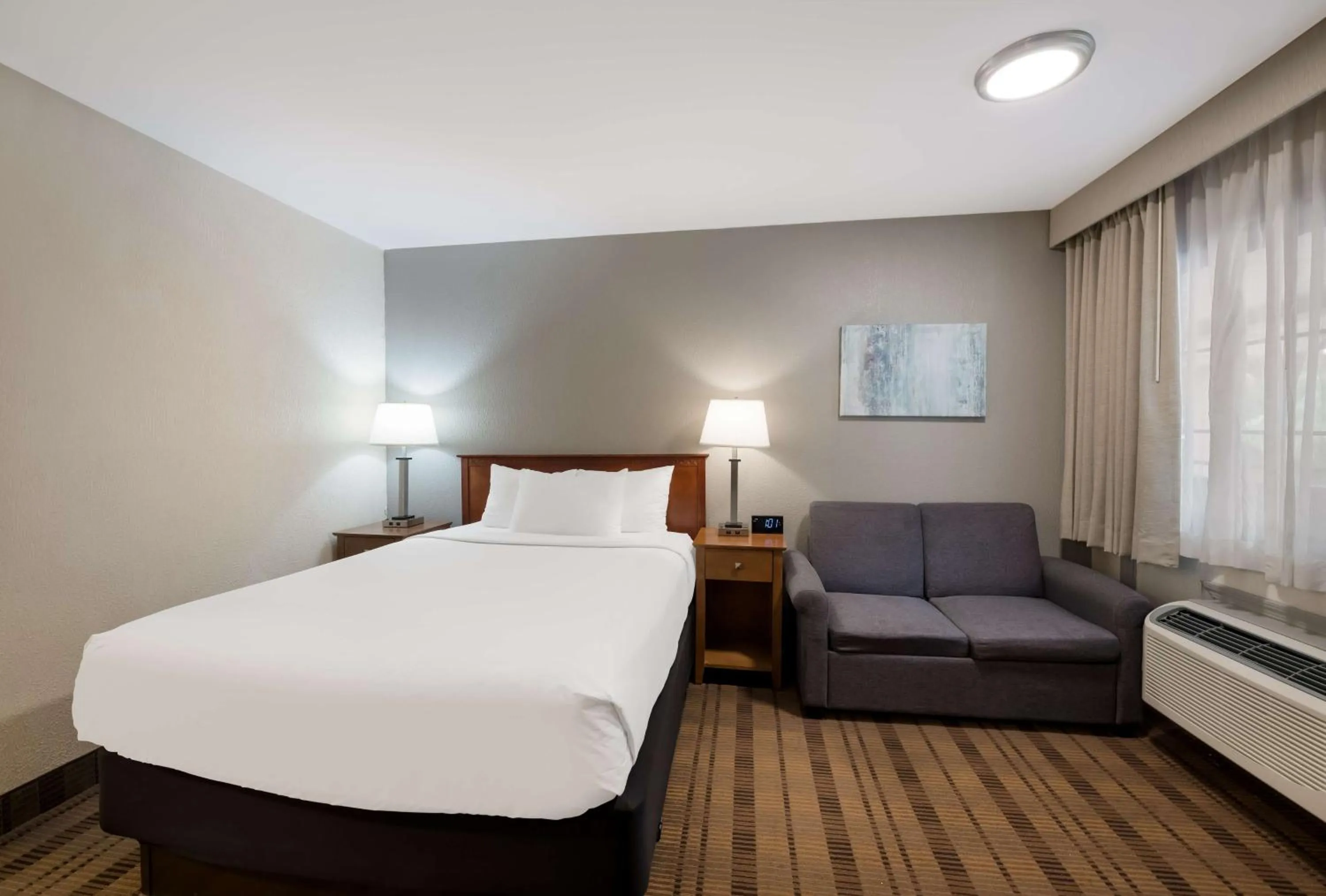 Other, Bed in SureStay Plus by Best Western Woodbury Inn