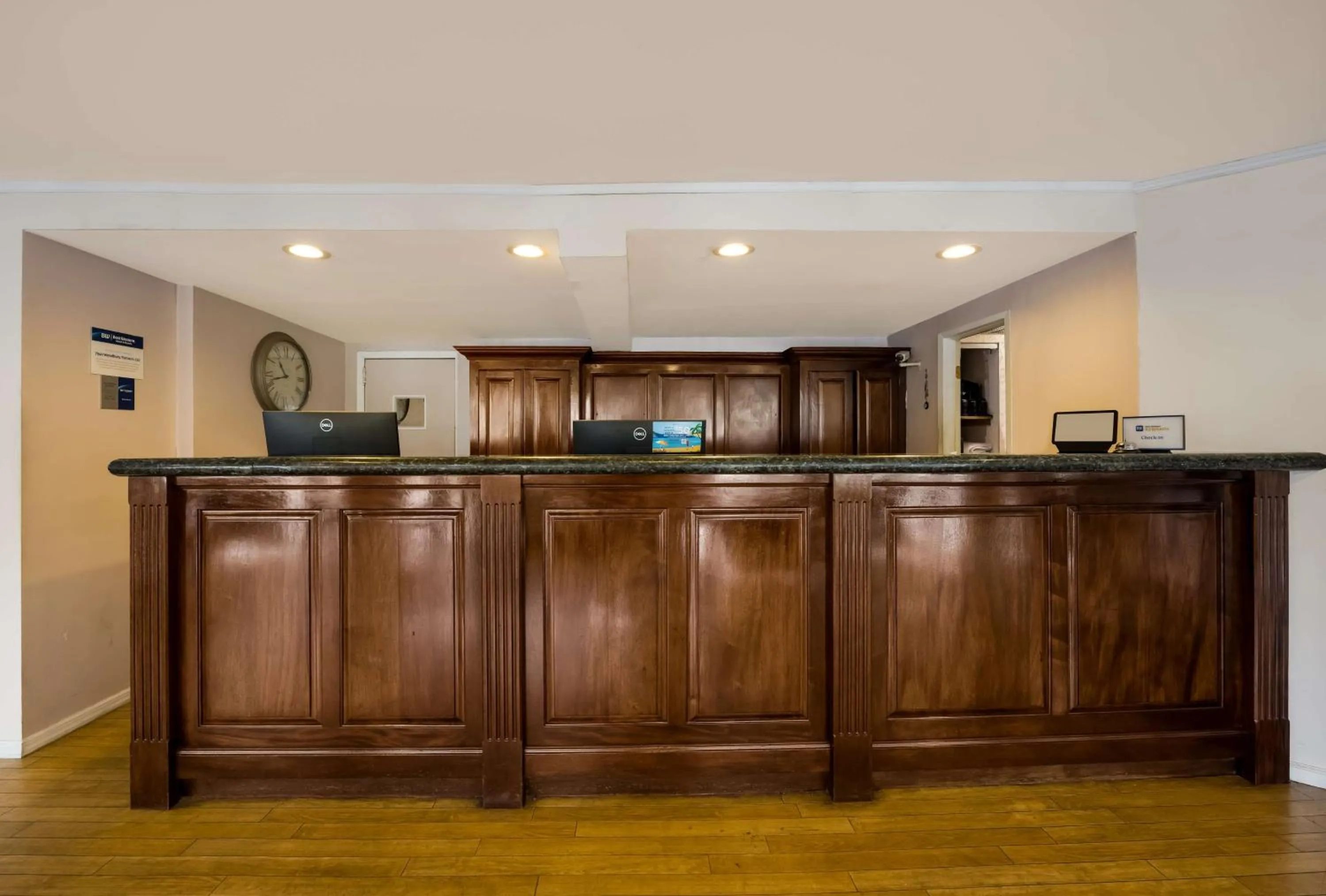 Lobby or reception in SureStay Plus by Best Western Woodbury Inn