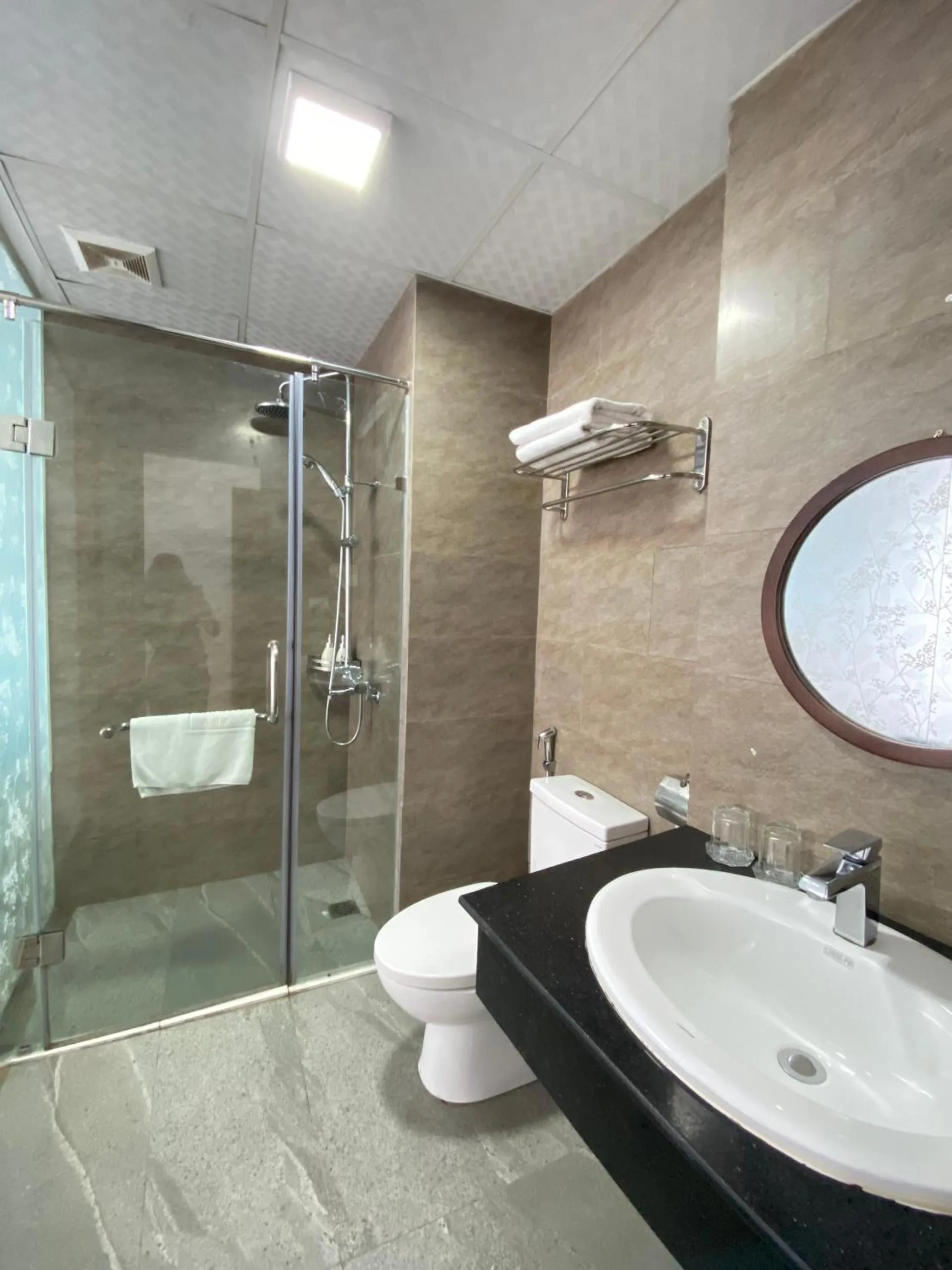 Shower in Holiday Suites Hotel & Spa