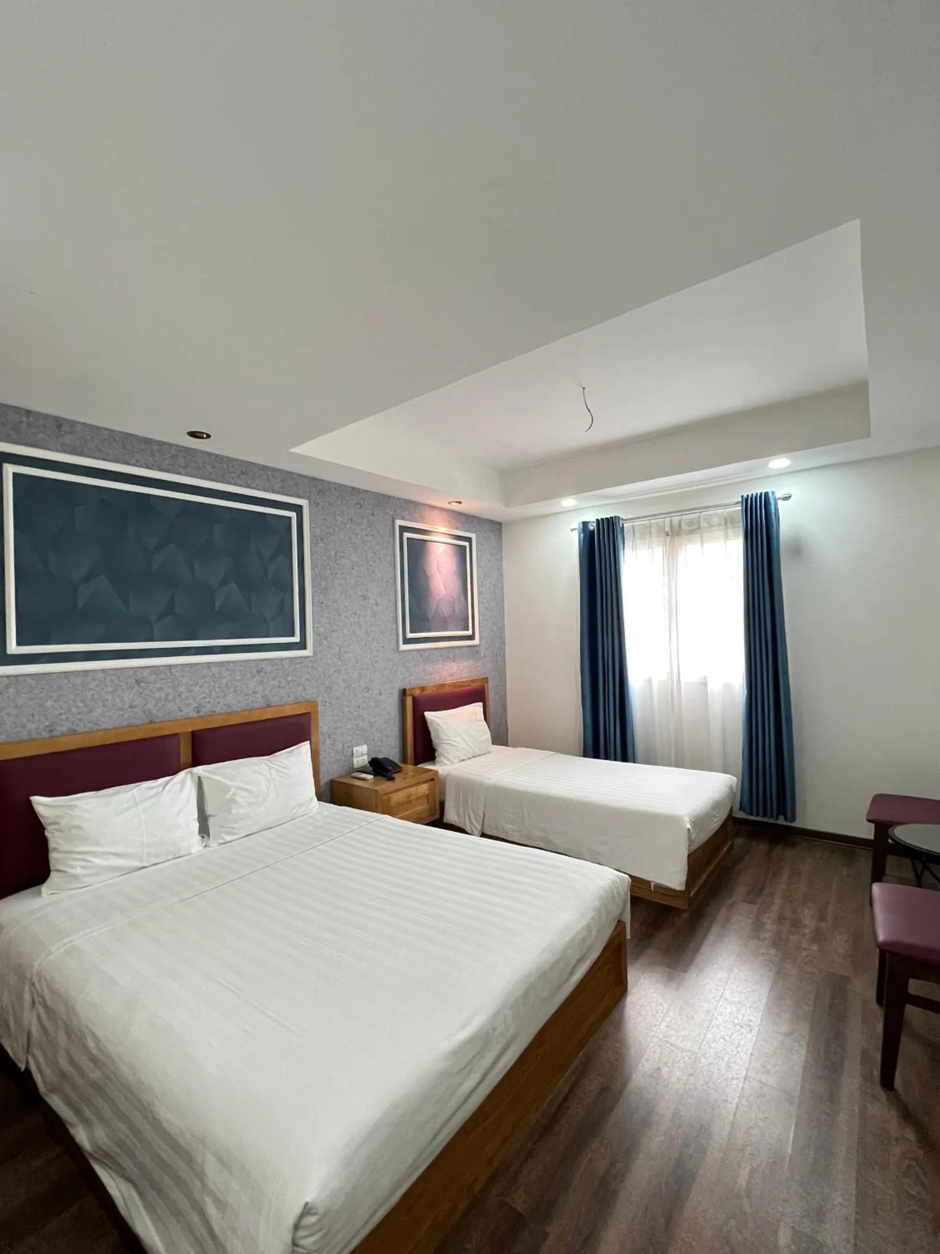 Photo of the whole room, Bed in Holiday Suites Hotel & Spa