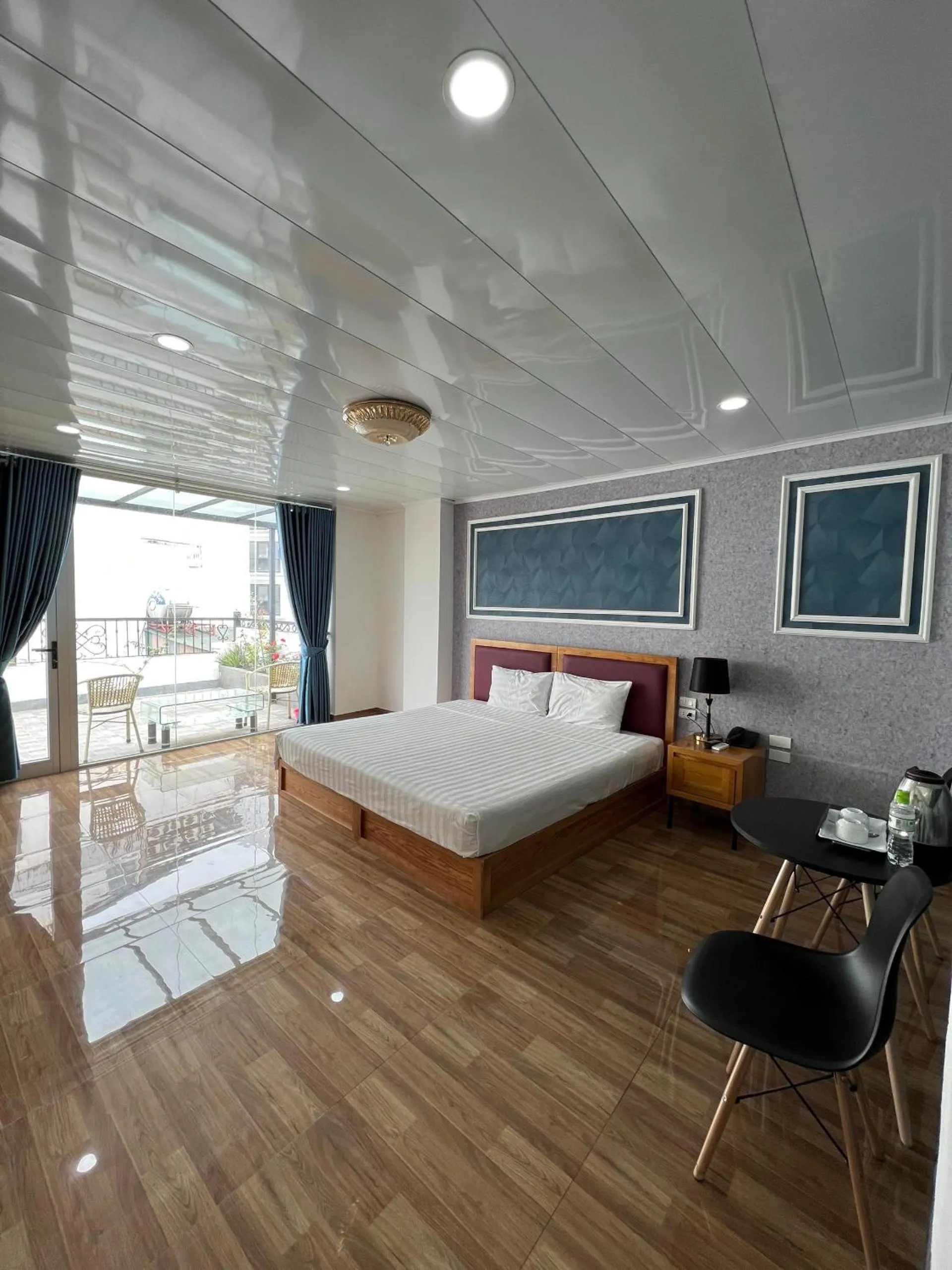 Photo of the whole room, Bed in Holiday Suites Hotel & Spa