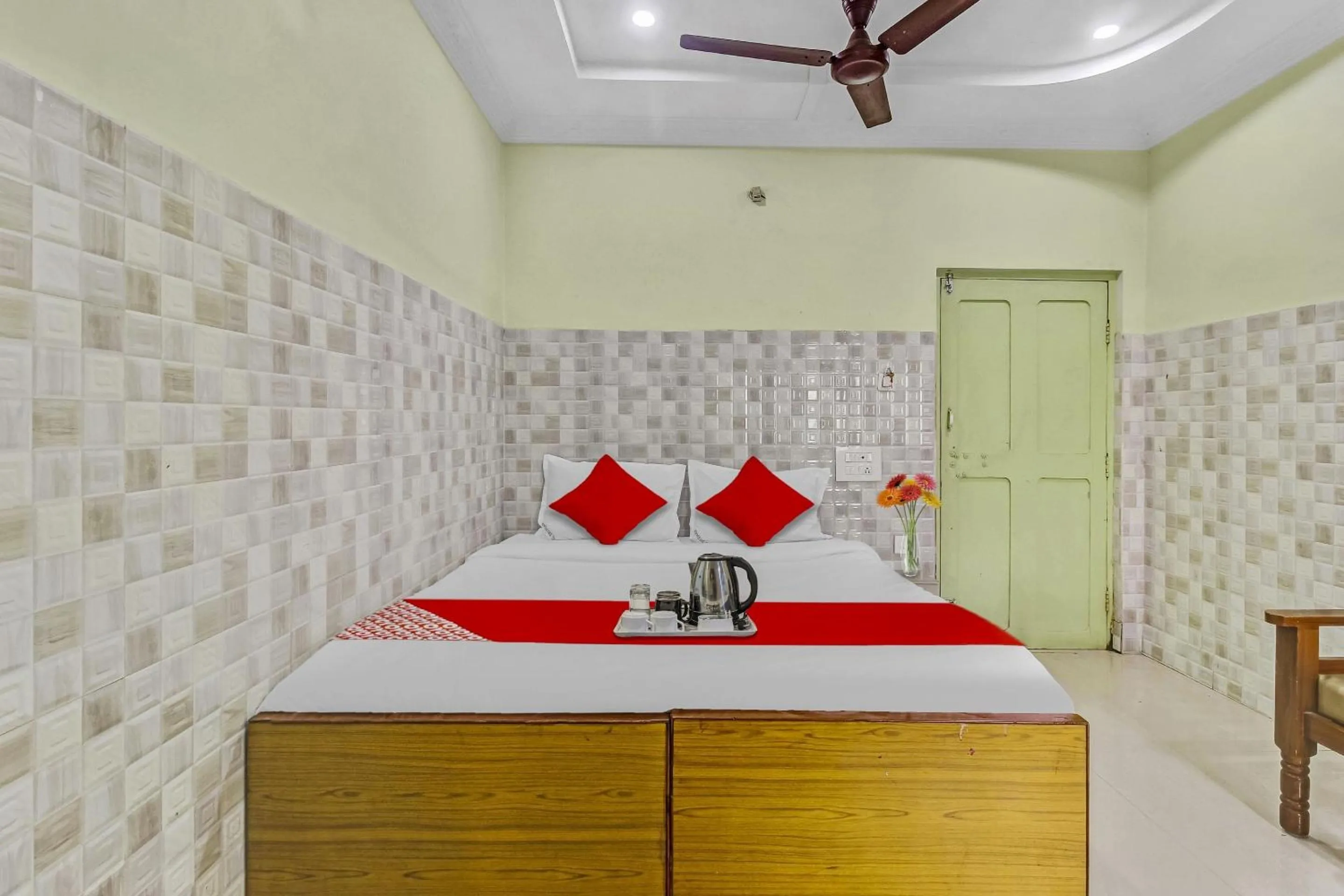 Bedroom, Bed in Super Hotel O Sridhar