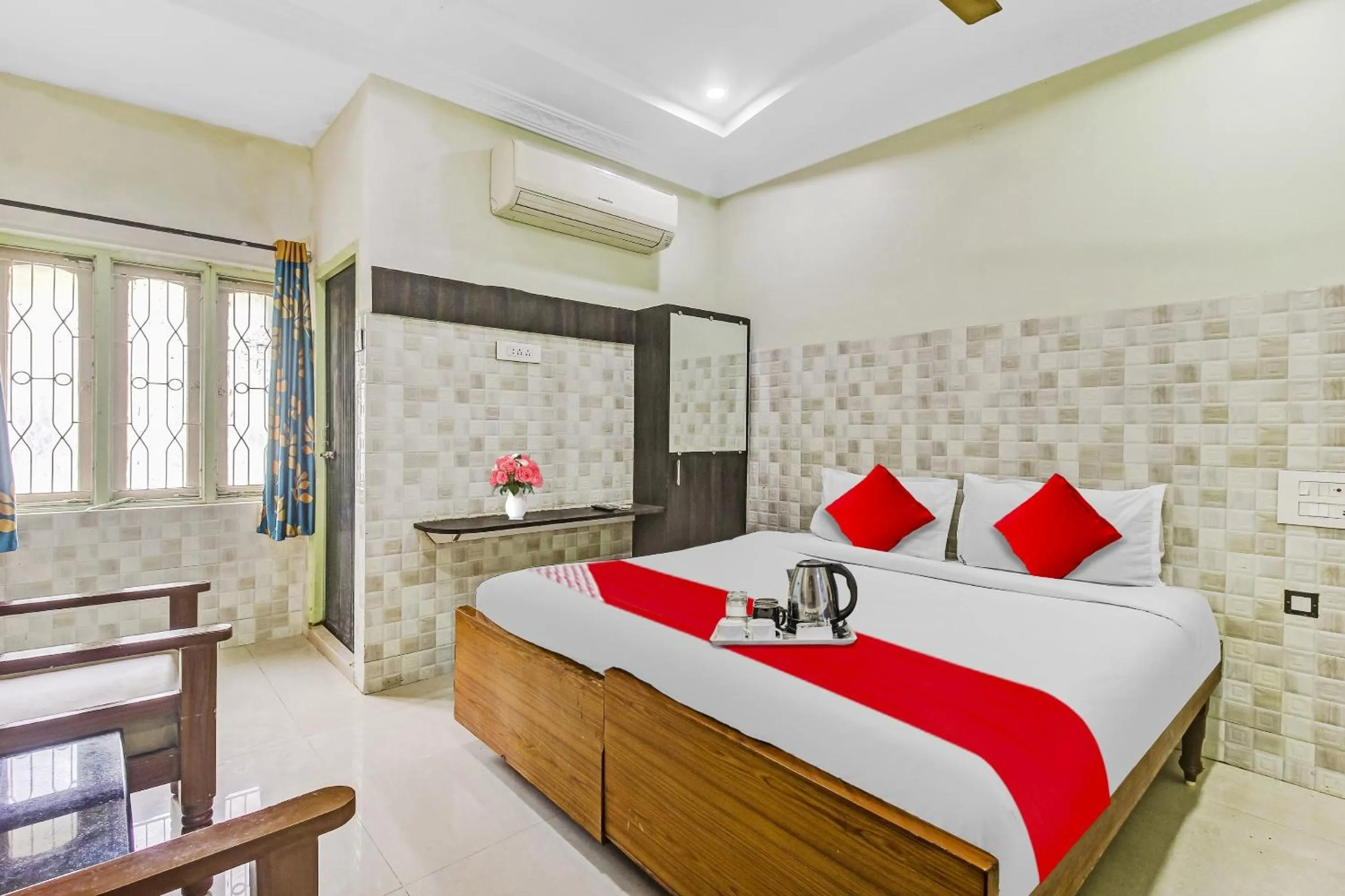 Bedroom, Bed in Super Hotel O Sridhar