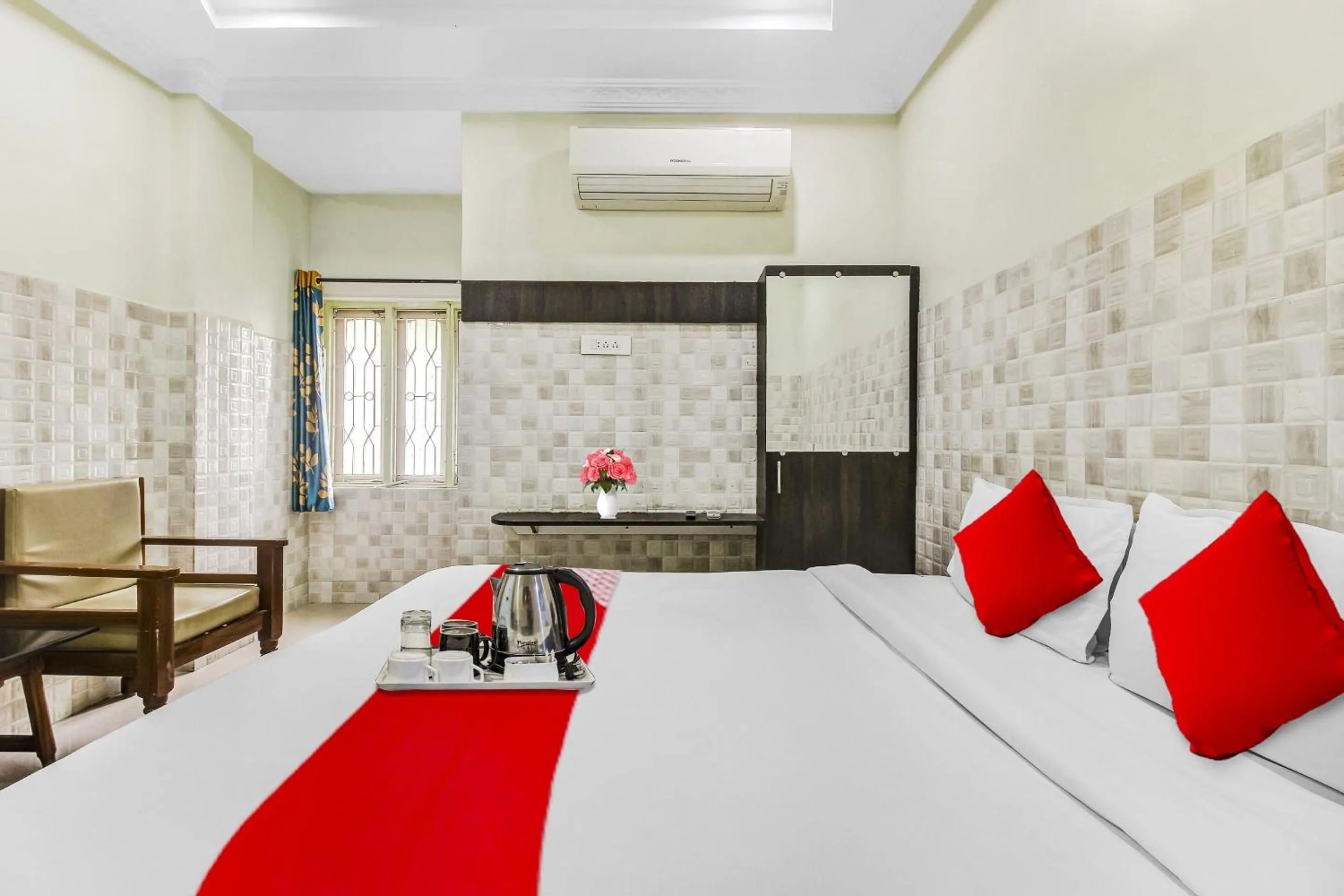 Bedroom, Bed in Super Hotel O Sridhar