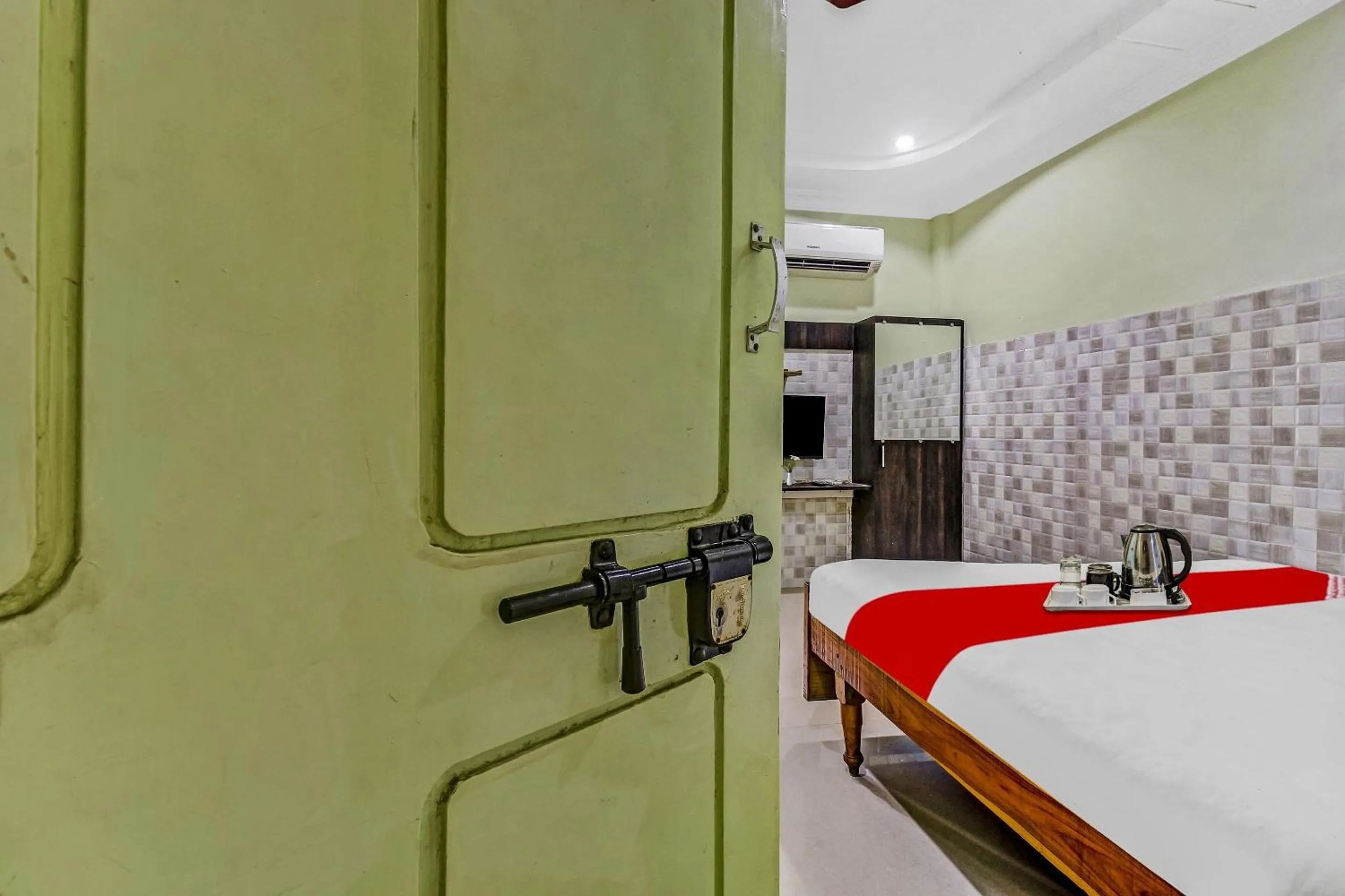 Bedroom, Bed in Super Hotel O Sridhar