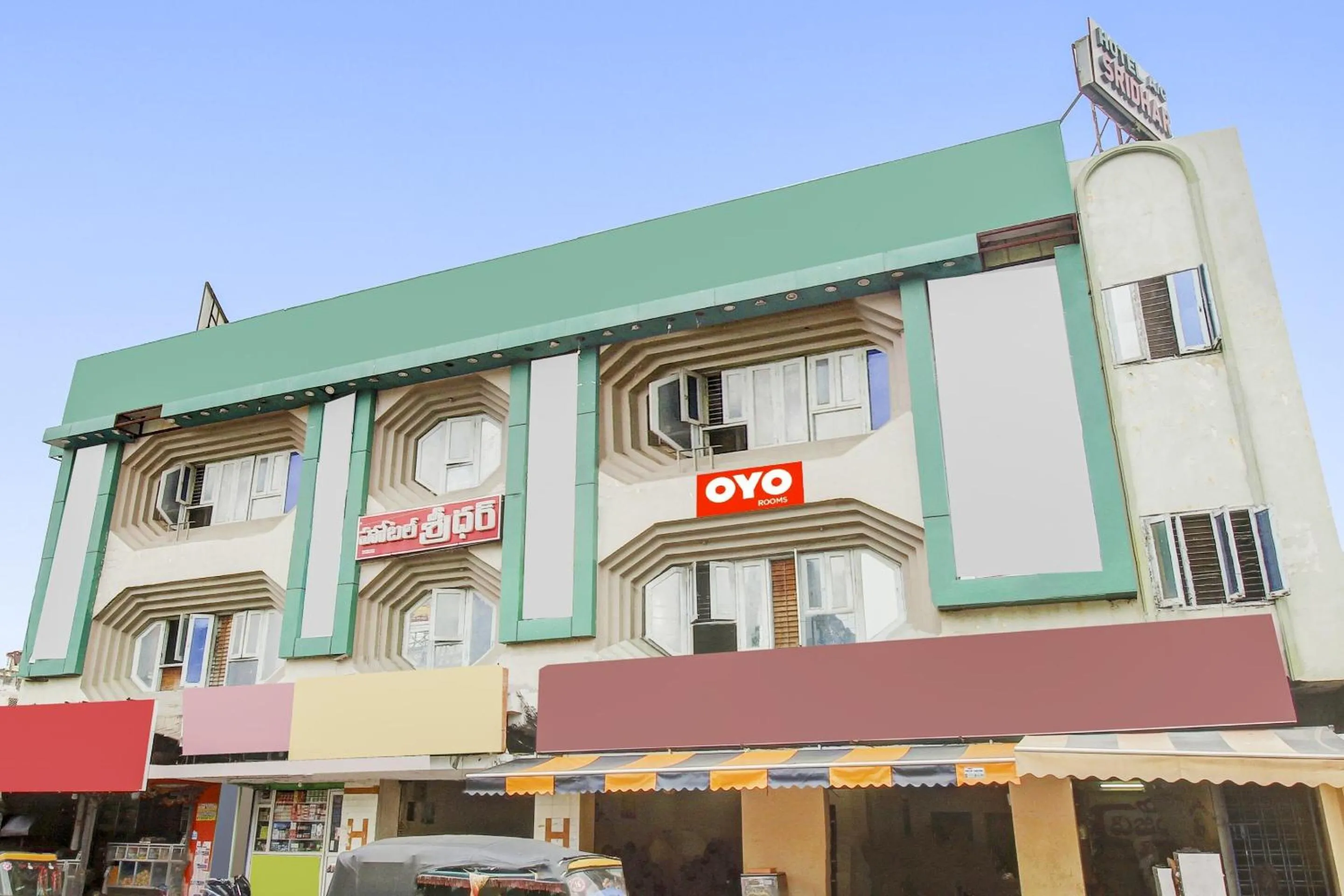 Facade/entrance in Super Hotel O Sridhar