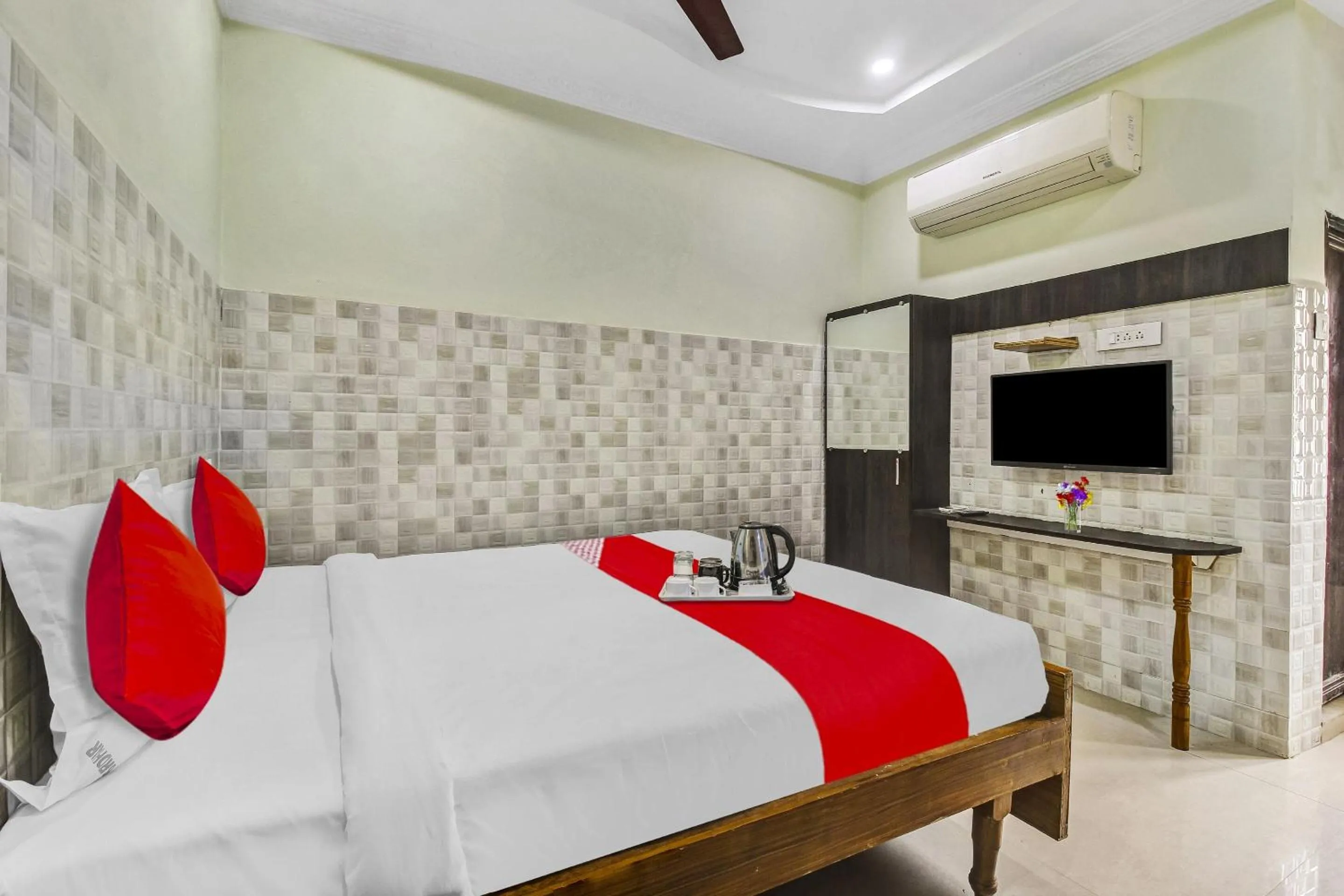 Bedroom, Bed in Super Hotel O Sridhar