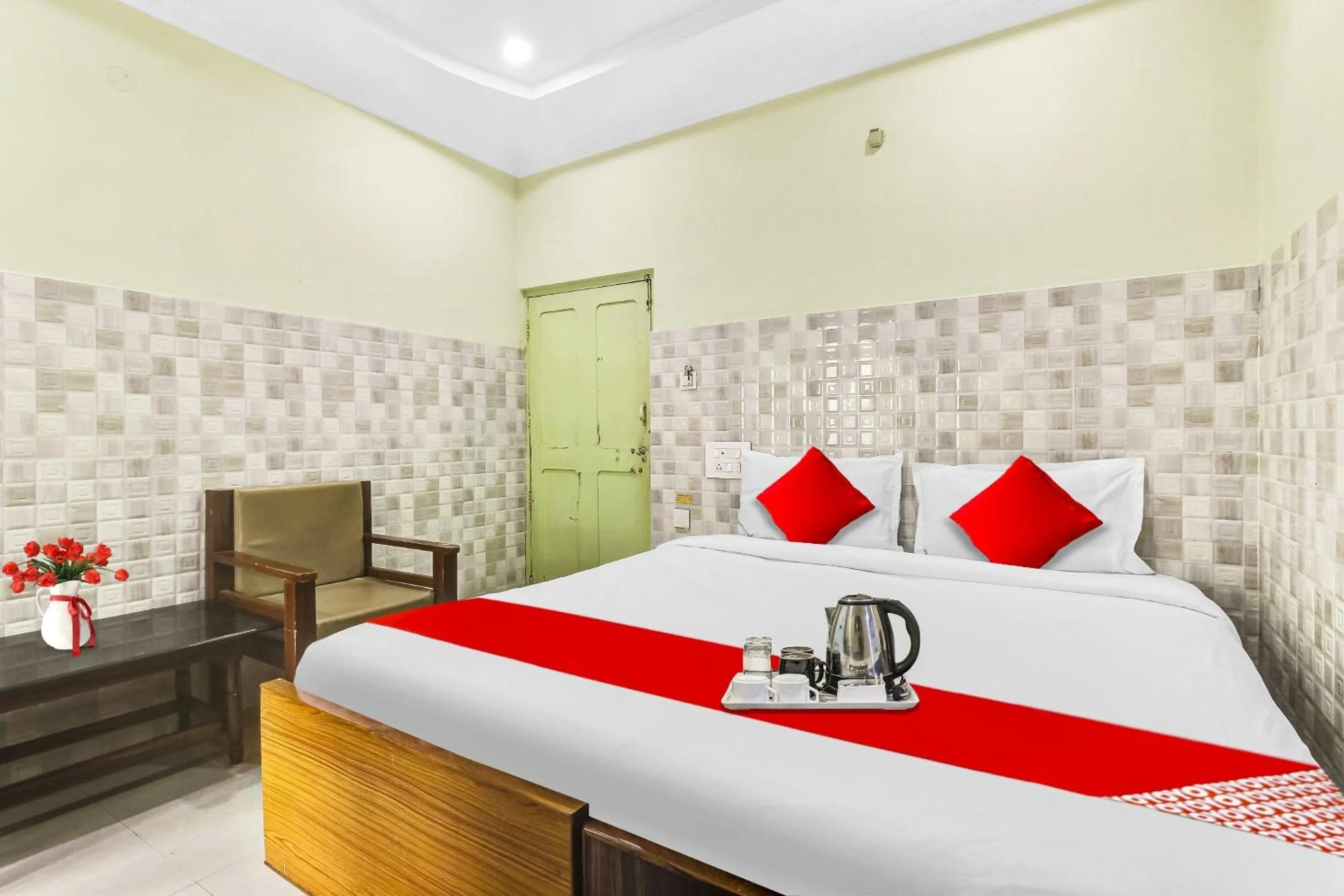 Bedroom, Bed in Super Hotel O Sridhar