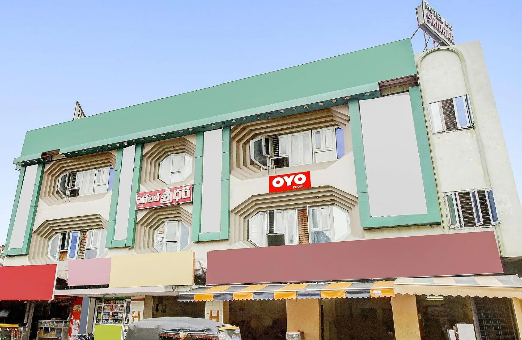 Facade/entrance in Super Hotel O Sridhar