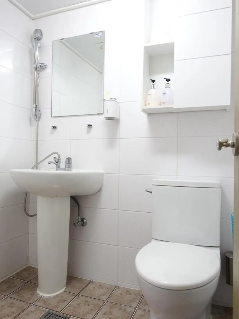 Toilet in Gangnam Suncity Guesthouse