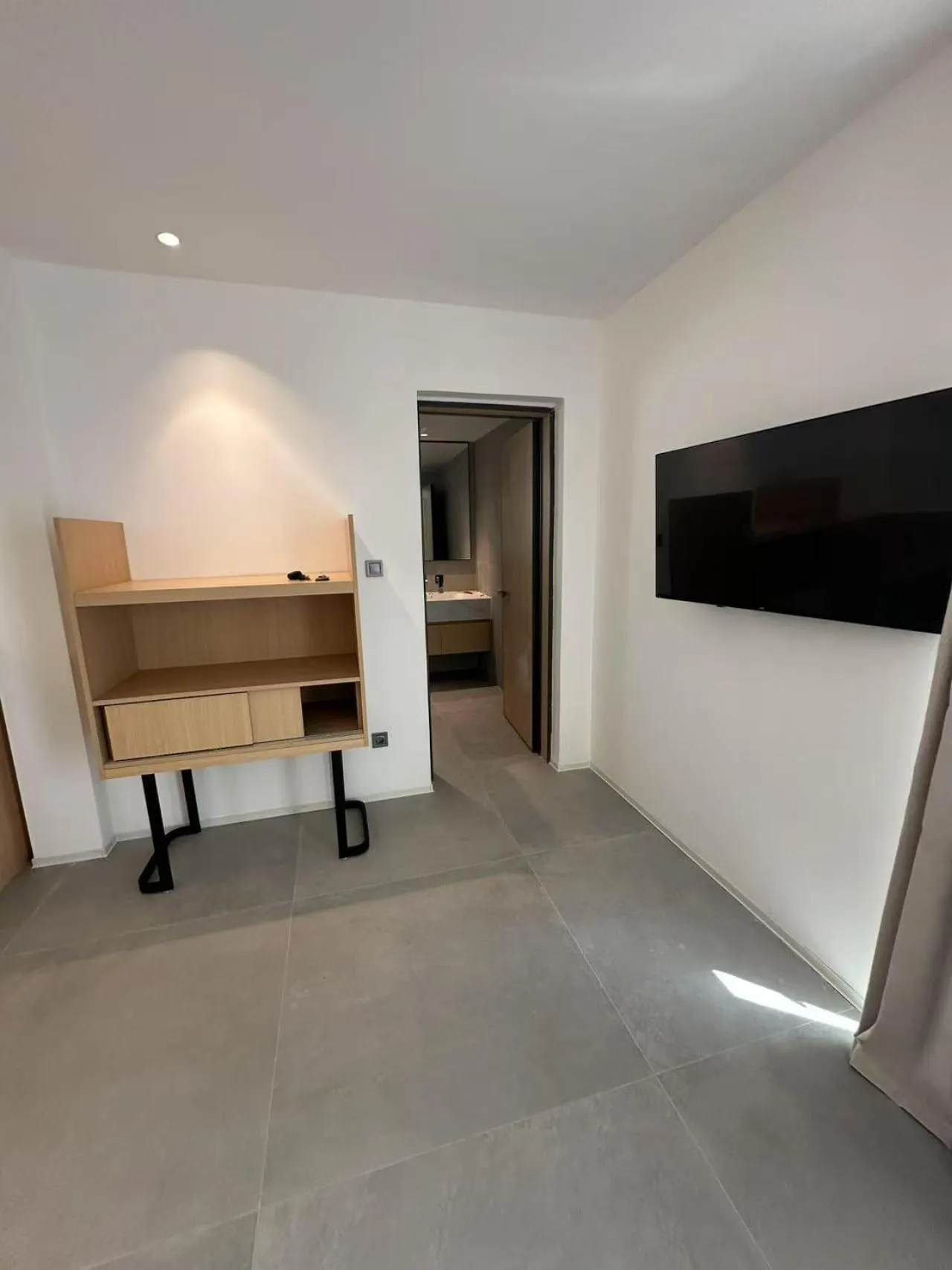 TV and multimedia in Nikos Hotel